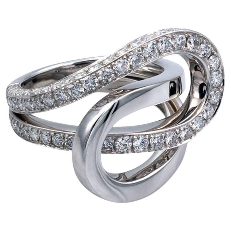 Claris.A 18K Weißgold Diamant Ring mit verflochtenen Schleifen im Angebot