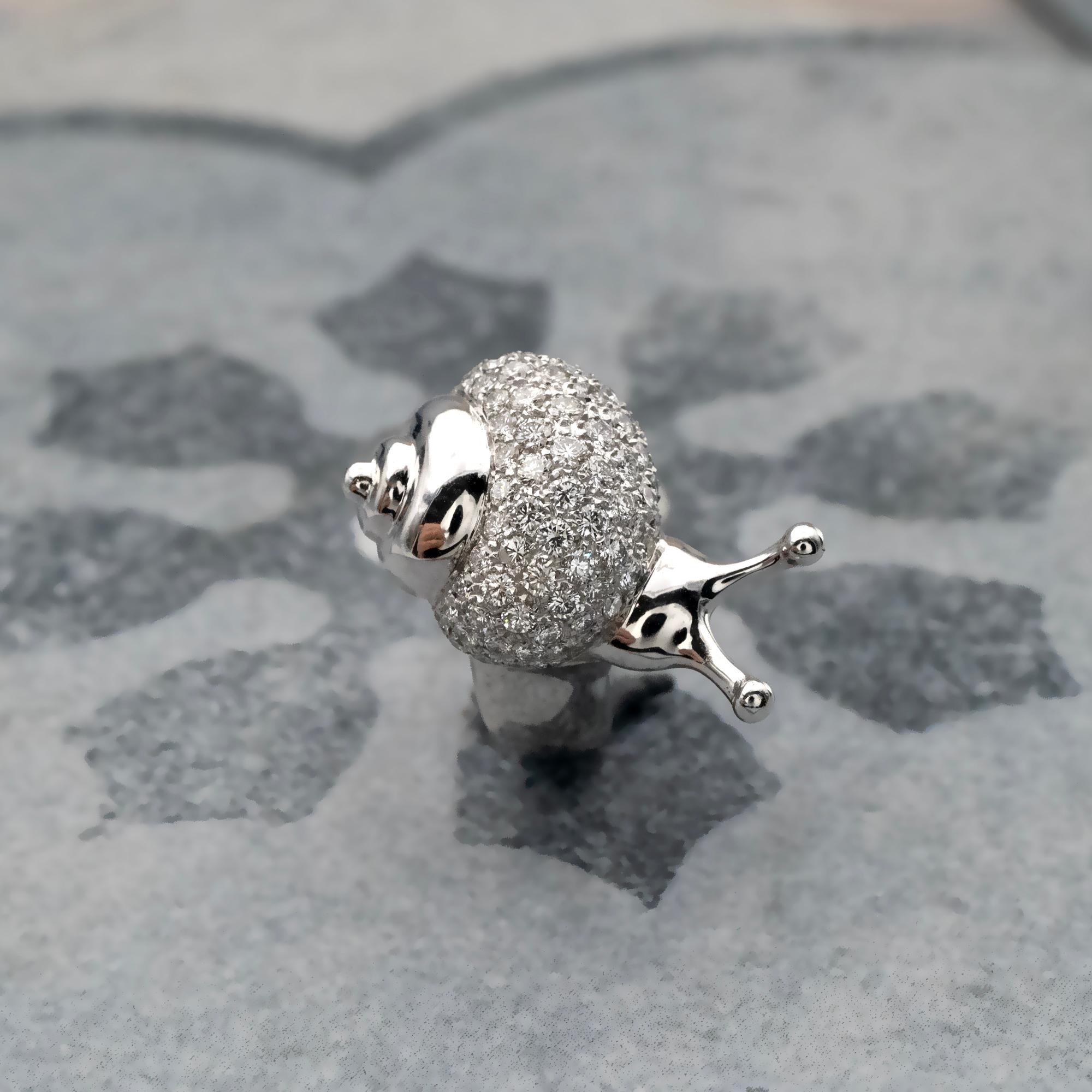 Contemporary Claris-A 18K White Gold Diamond Snail Ring – Animal Jewellery For Sale