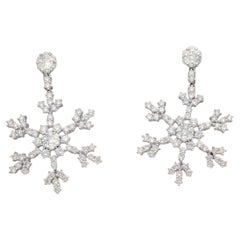 Claris-A 18K White Gold Diamond Snowflake Dangle Earrings