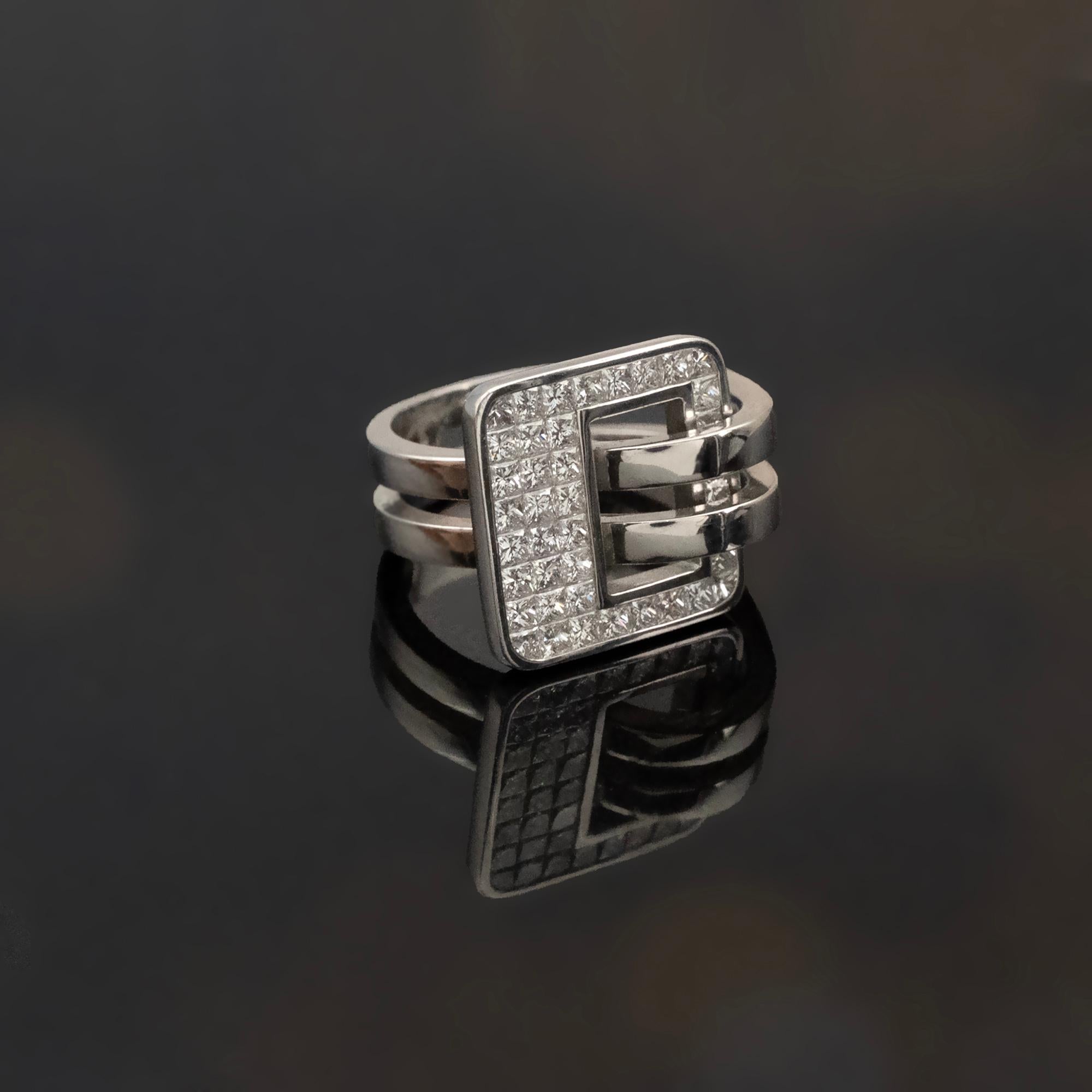 Claris.A 18K Weißgold Invisible Set Prinzessinnenschliff Diamant Schnalle Gürtelring (Carréschliff) im Angebot