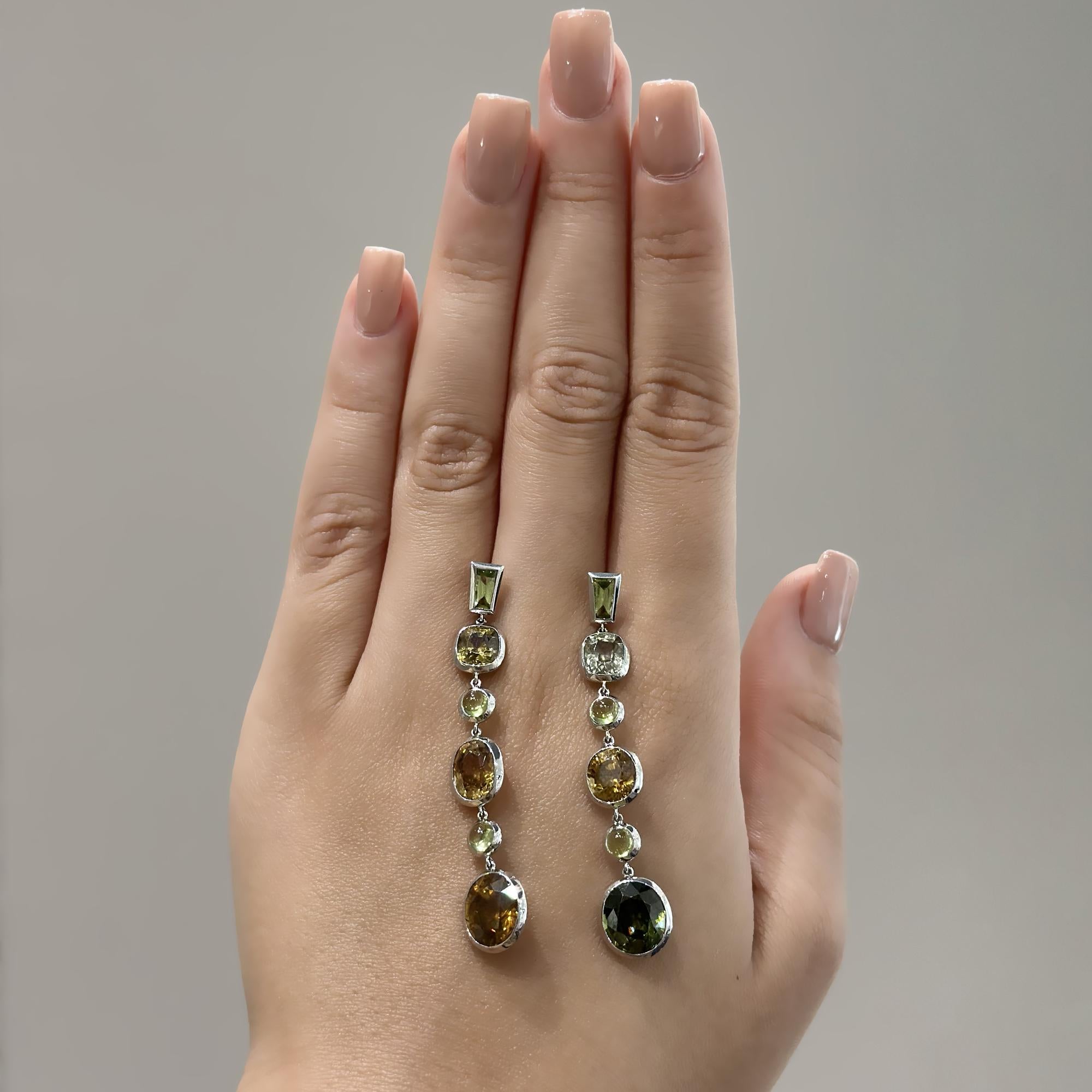 Claris.A Orecchini pendenti con zircone e peridoto in oro bianco 18 carati In condizioni Nuovo in vendita a Monte Carlo, MC