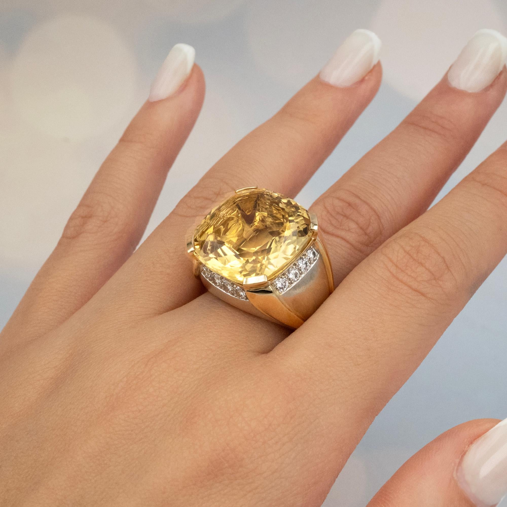 Claris-A Anillo de cóctel de citrino talla cojín en oro de 18 quilates de doble tono con diamantes en Nuevo estado para la venta en Monte Carlo, MC