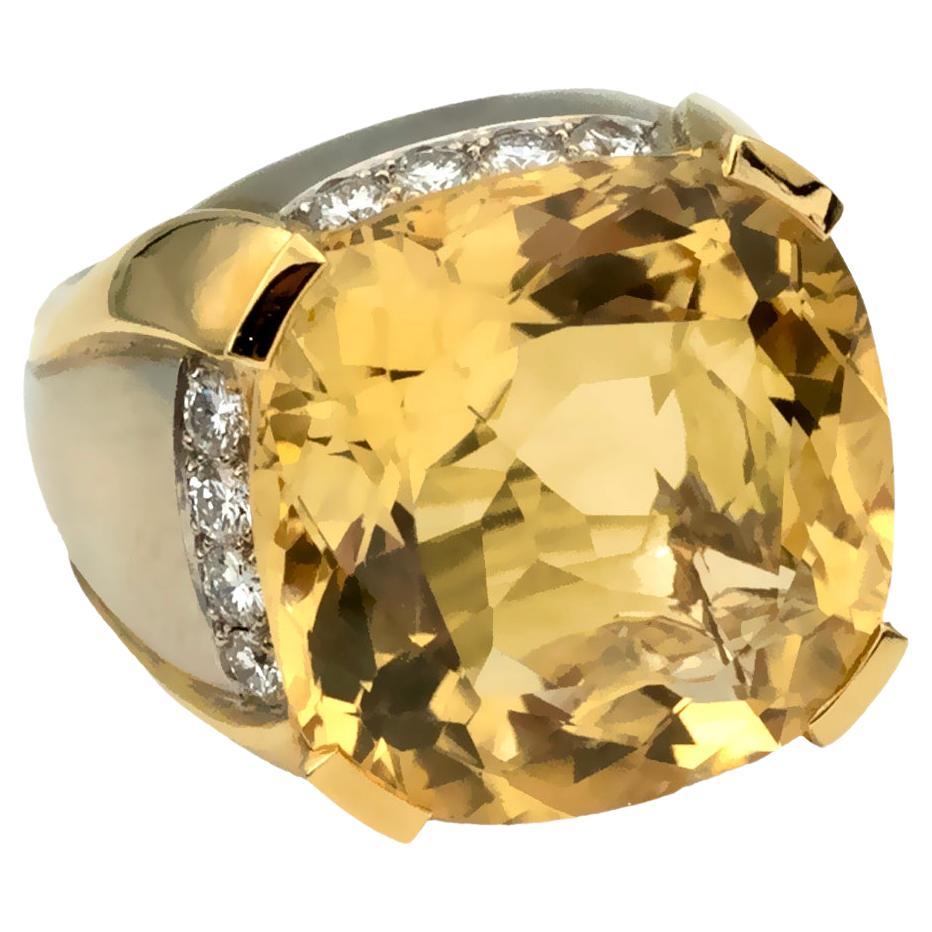 Claris-A Anillo de cóctel de citrino talla cojín en oro de 18 quilates de doble tono con diamantes en venta 3