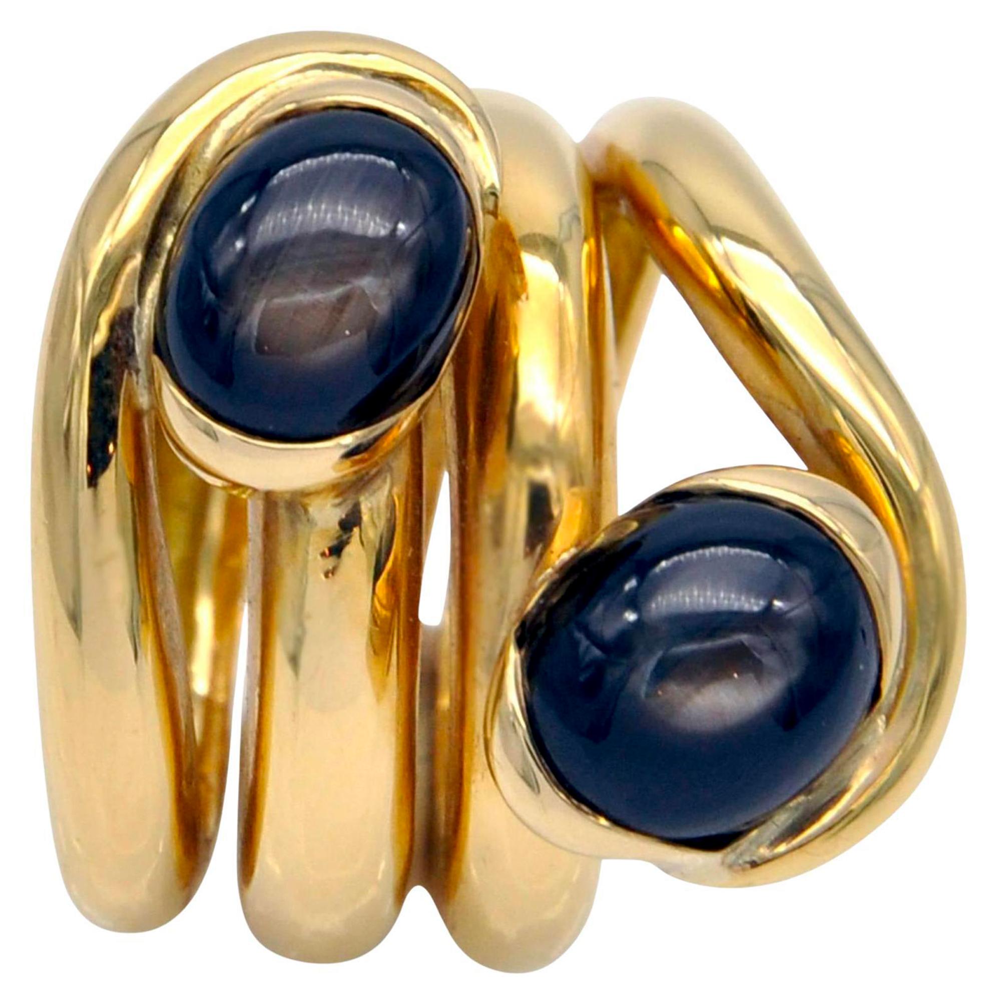 Claris.A Schwarzer Stern Saphir Gold Ring im Angebot