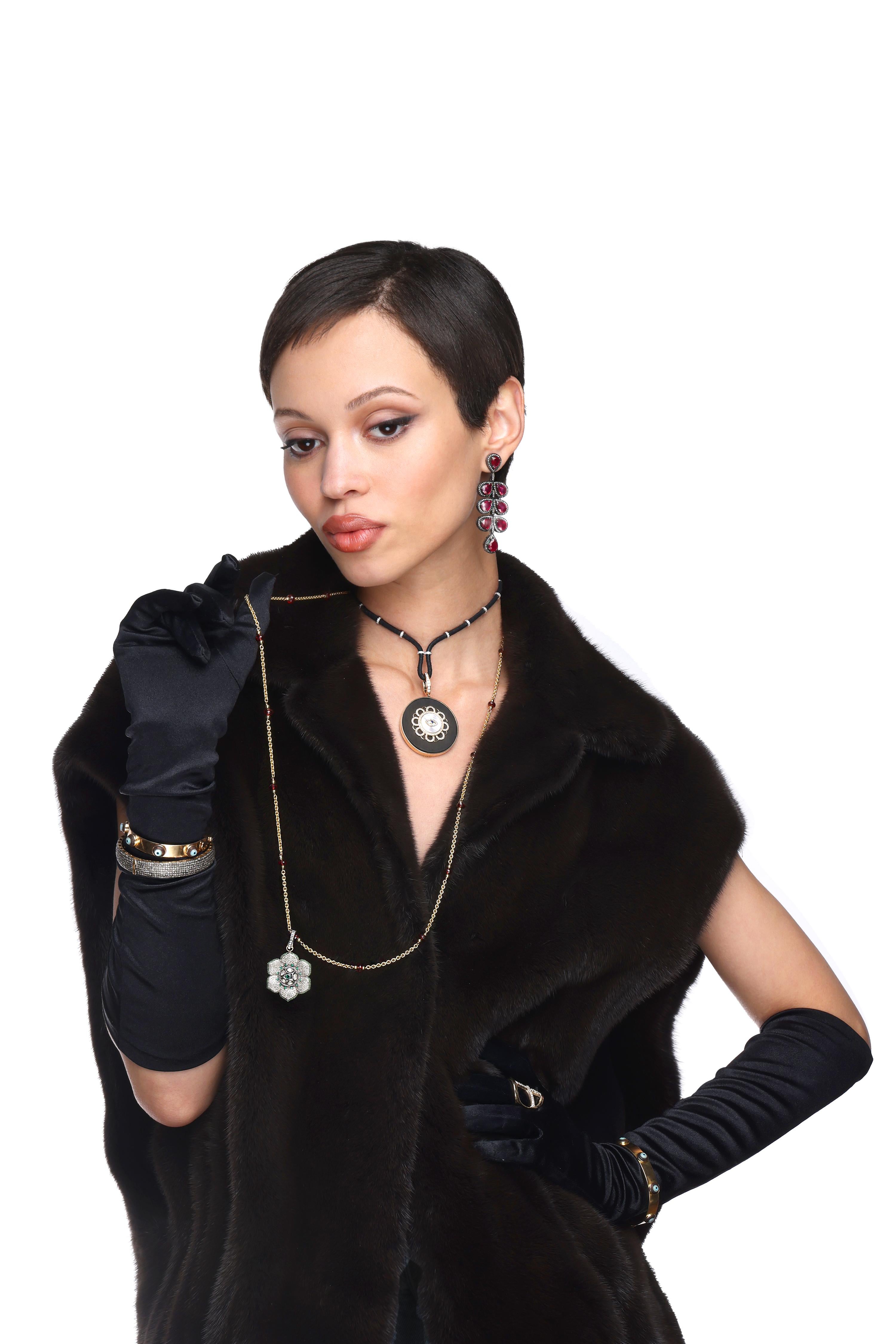 Taille mixte ClariSSA BRONFMAN Chaîne à maillons en or massif 14 carats et ébène, perle, saphir et œil maléfique en vente
