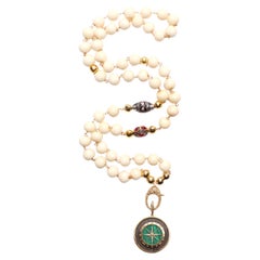 CLARISSA BRONFMAN Collar de oro de 14 quilates, malaquita, ébano, brújula y rubí de hueso