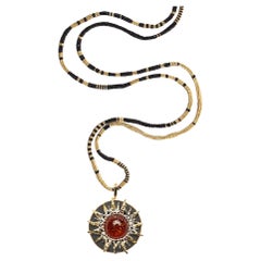 Clarissa Bronfman - Ciondolo con sole d'ebano in ambra a due toni e collana "Alonso" in oro nero