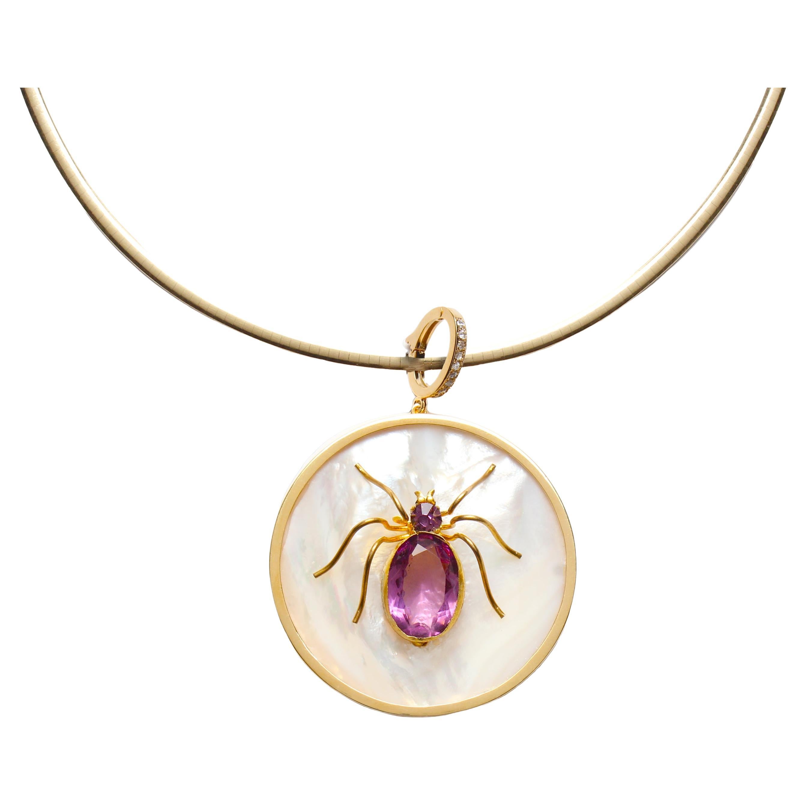 Clarissa Bronfman Ciondolo con ragno di ametista e perla e catena Omega in oro 14k in vendita