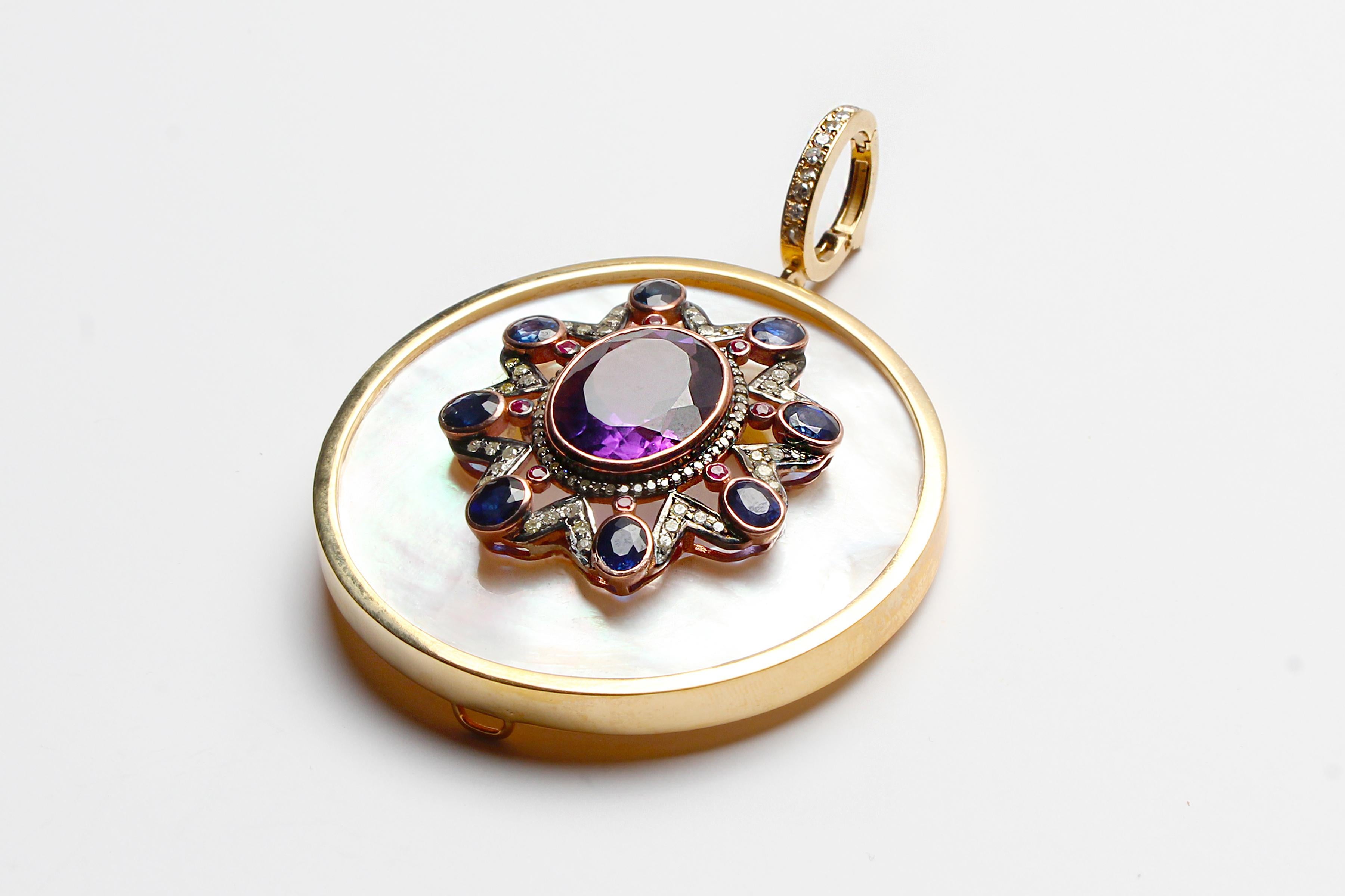 Taglio misto Clarissa Bronfman Ciondolo con perle e zaffiro ametista e catena d'oro a maglie larghe in vendita