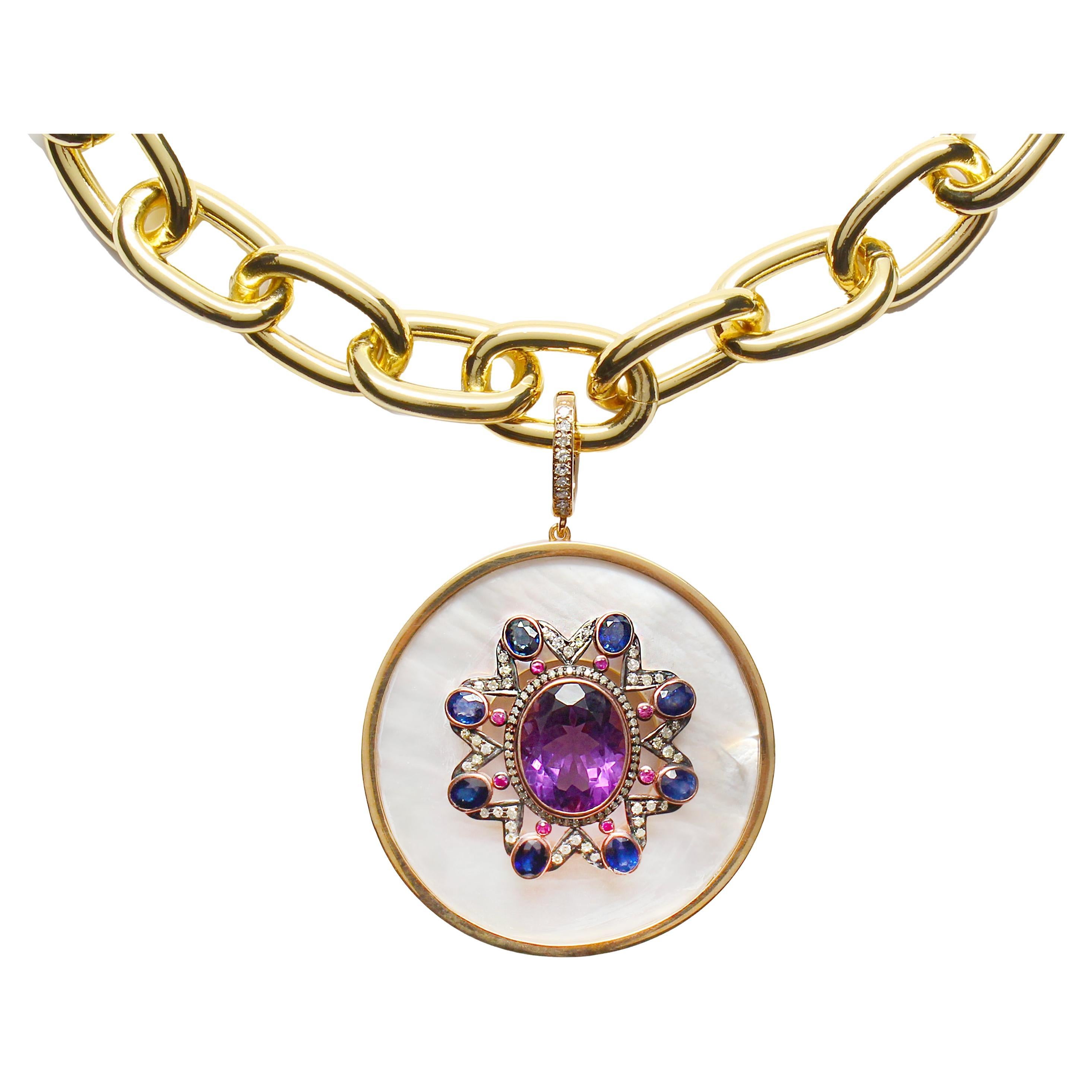 Clarissa Bronfman Ciondolo con perle e zaffiro ametista e catena d
oro a maglie larghe