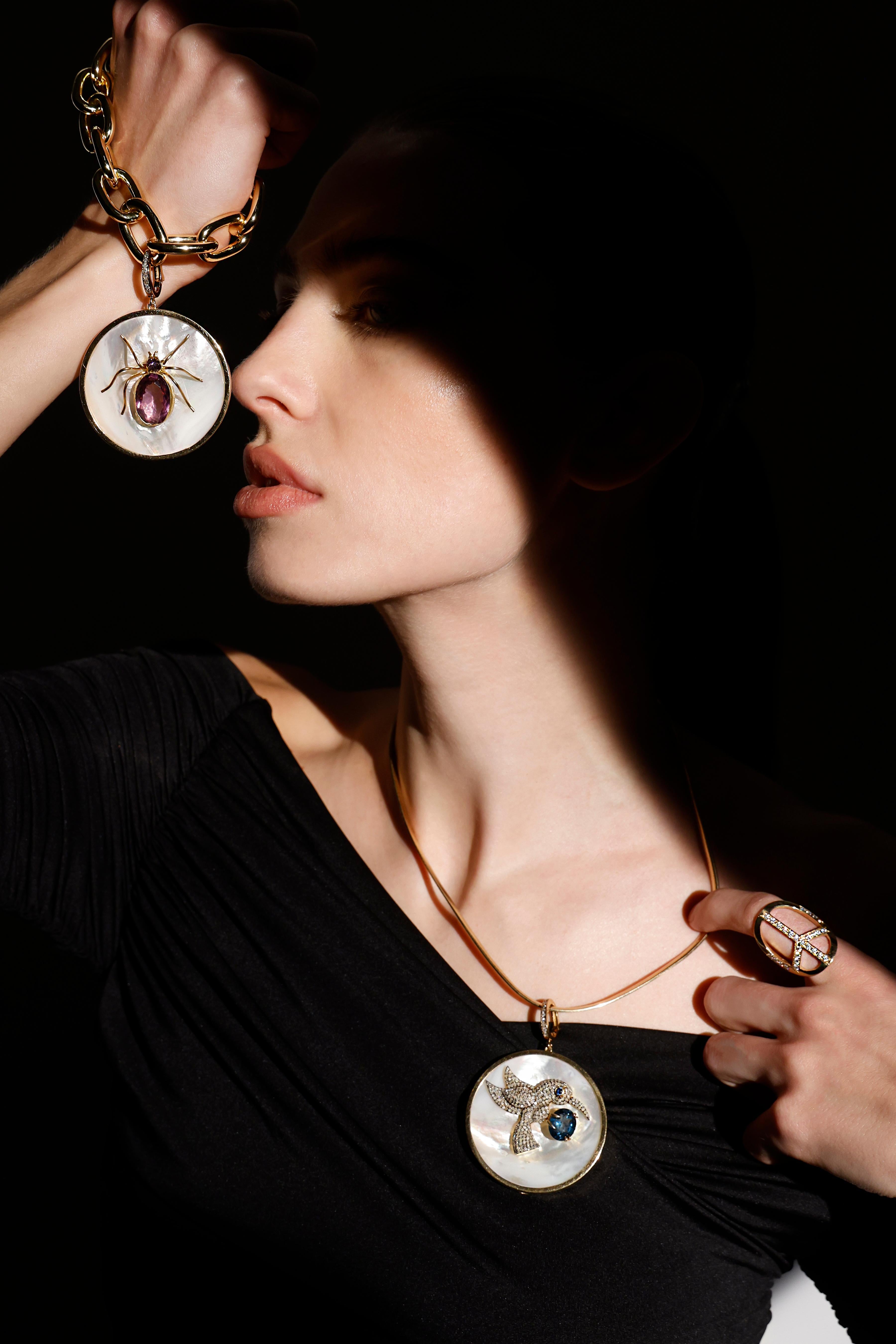 Taille mixte CLARISSA BRONFMAN Amethyst Spider MotherofPearl Pendant & Chunky Gold Chain en vente