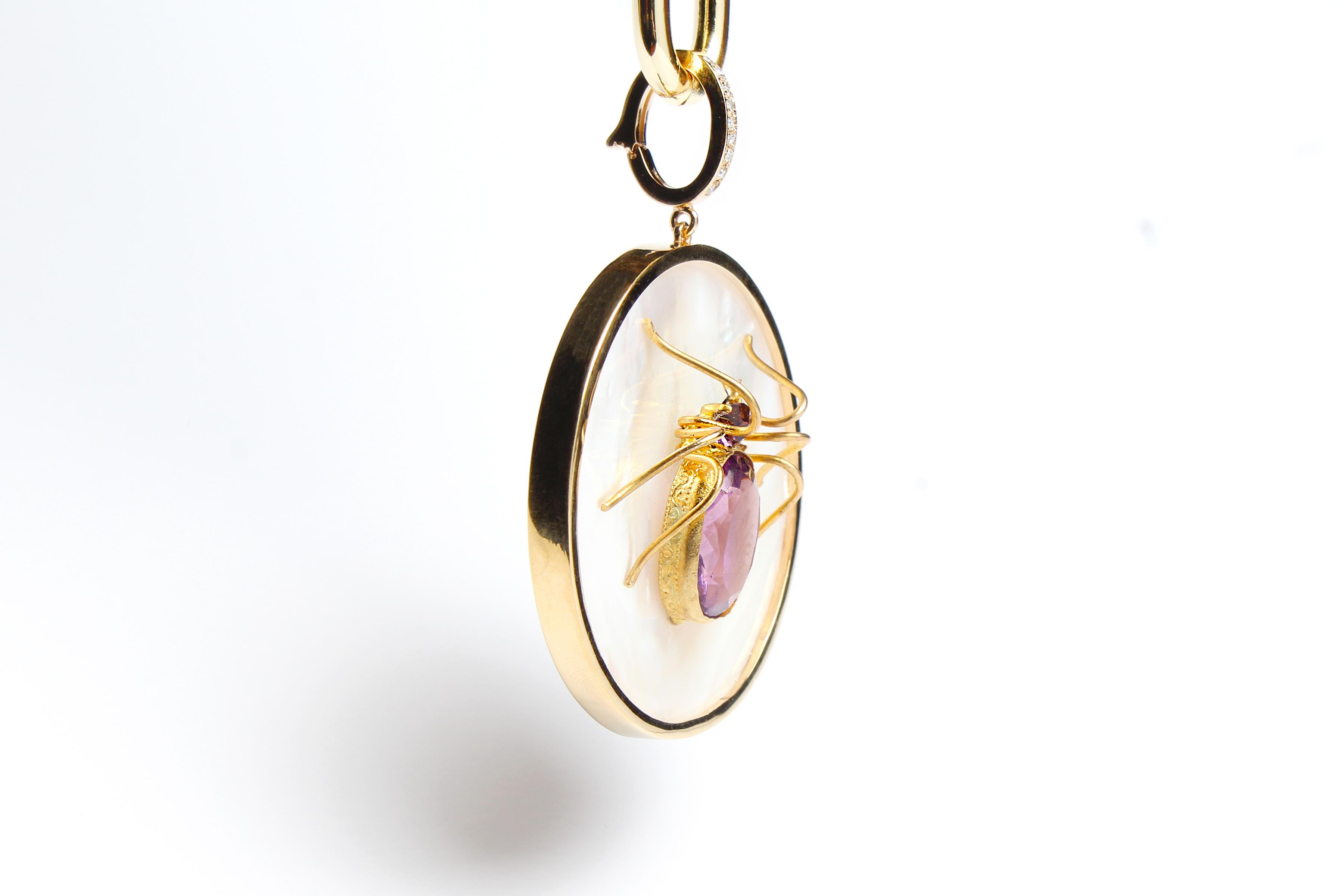 CLARISSA BRONFMAN Amethyst Spider MotherofPearl Pendant & Chunky Gold Chain en vente 2
