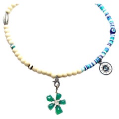 CLARISSA BRONFMAN Asymmetrische blau- elfenbeinfarbene Saphir-Diamant-Halskette&grüne Blume