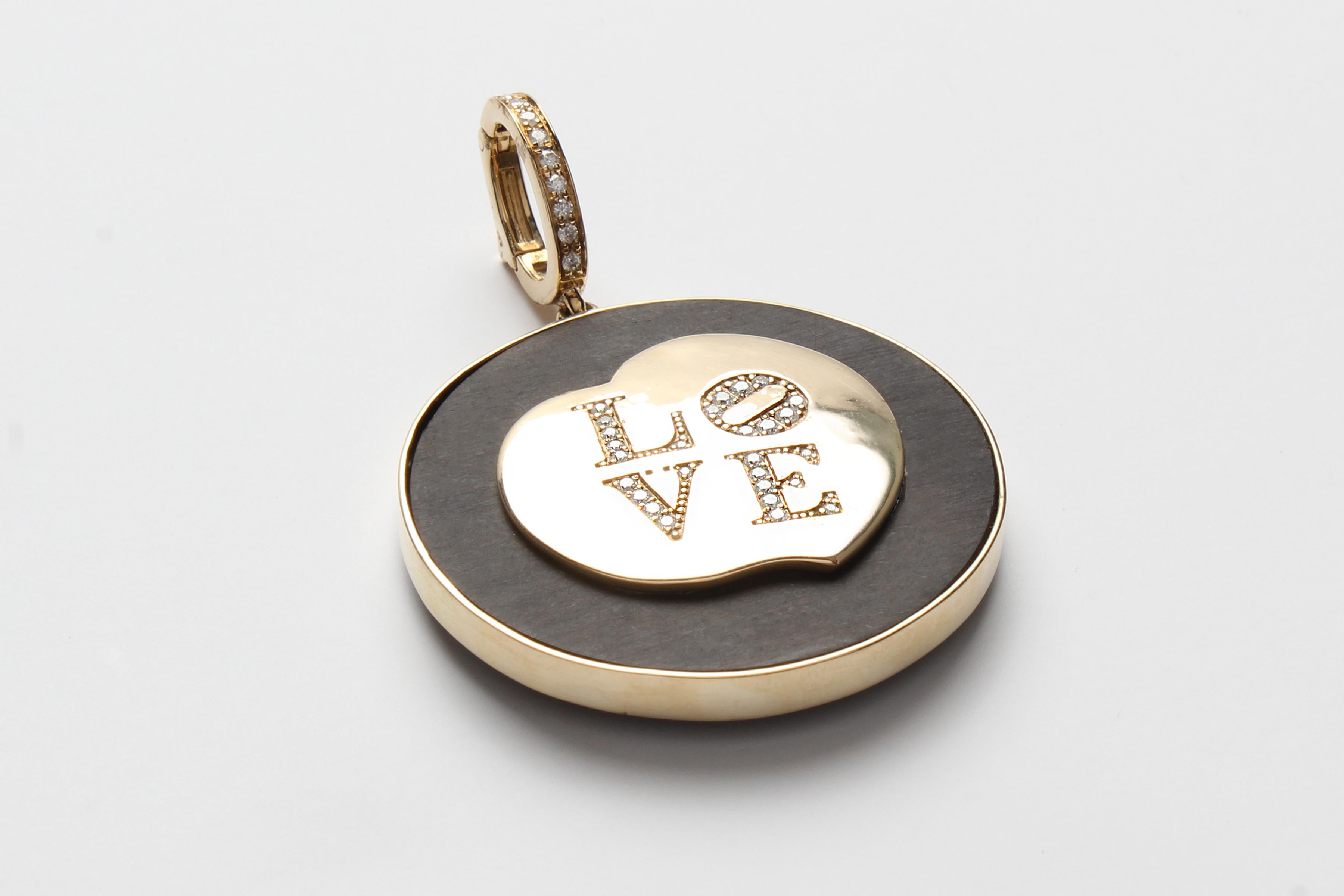 CLARISSA BRONFMAN Collier Carmen en Agate noire Pendentif LOVE en diamant et ébène 14kgold en vente 3