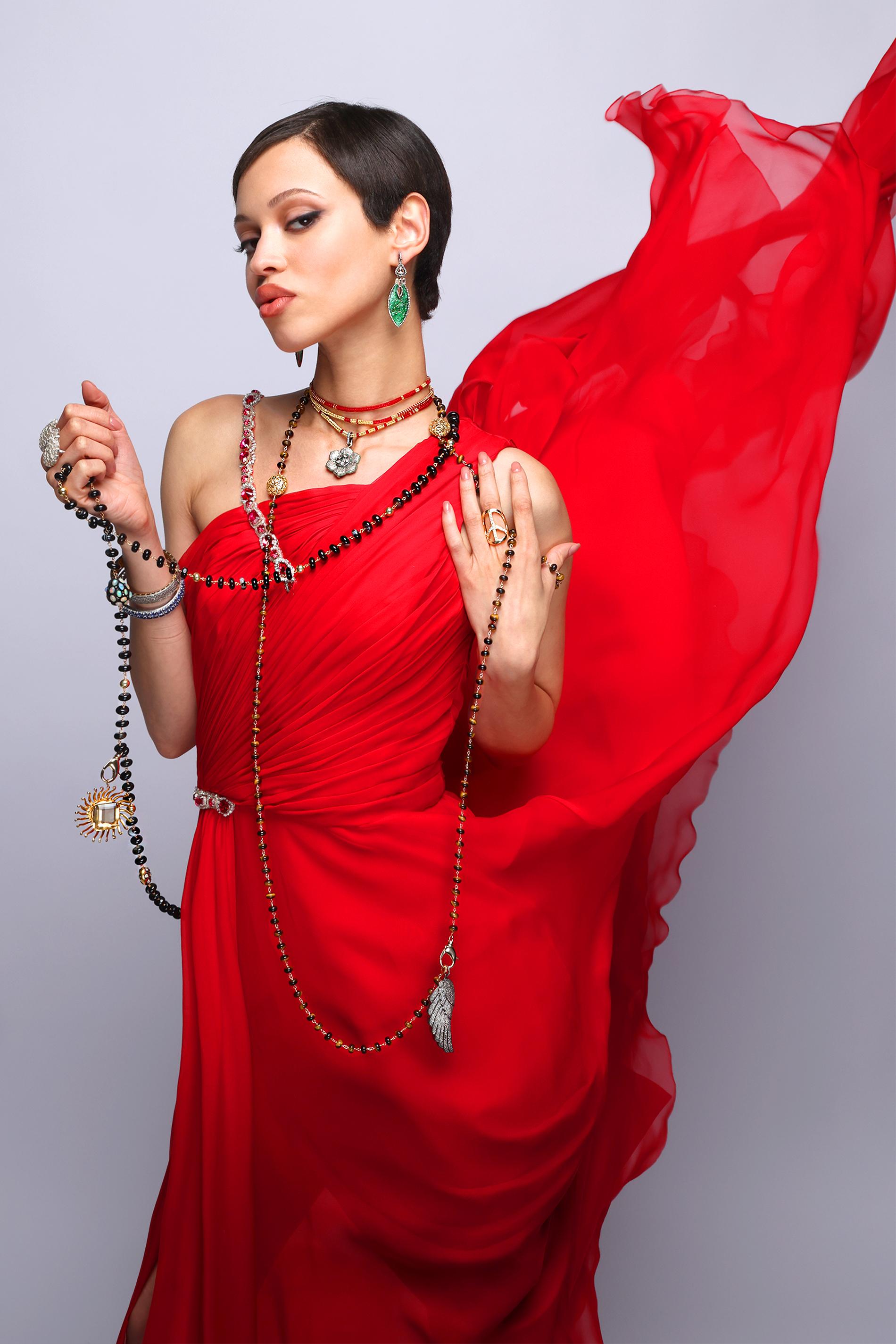 Clarissa Bronfman, agata blu, fiore di diamante su collana Alonso in argento blu. in vendita 2