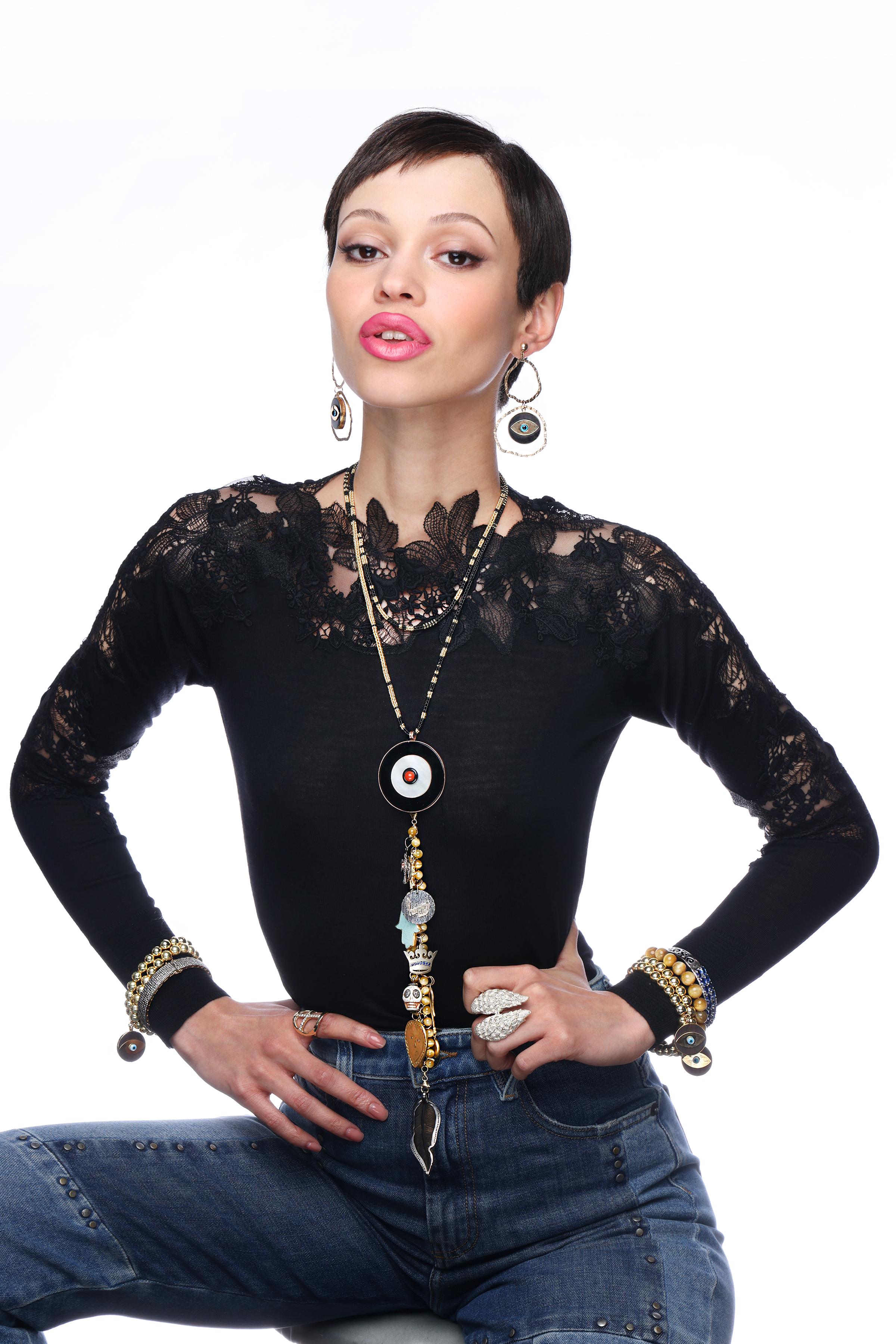 Clarissa Bronfman, agata blu, fiore di diamante su collana Alonso in argento blu. in vendita 3