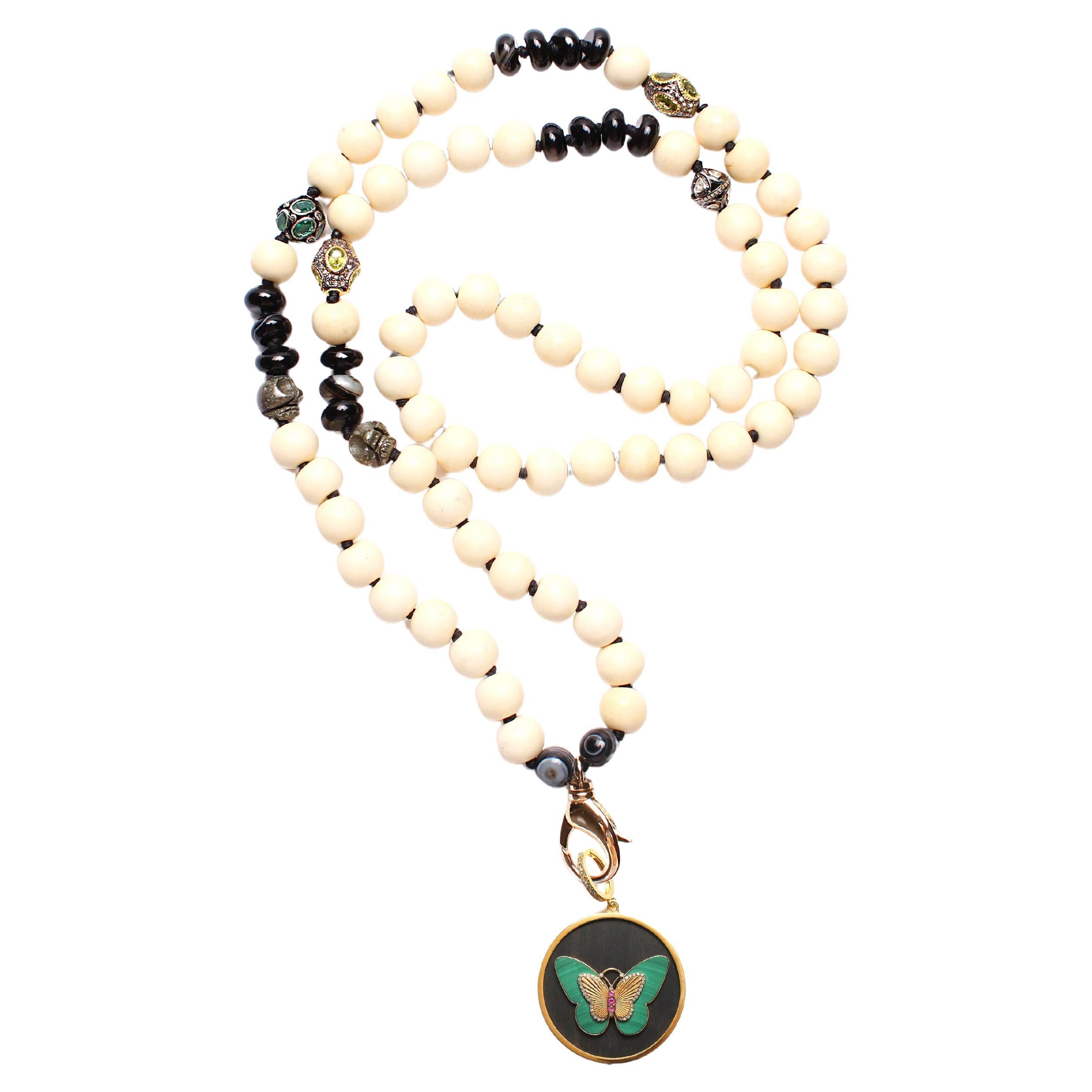 CLARISSA BRONFMAN Collar de hueso, madera, diamante y peridoto, y colgante de malaquita y ébano
