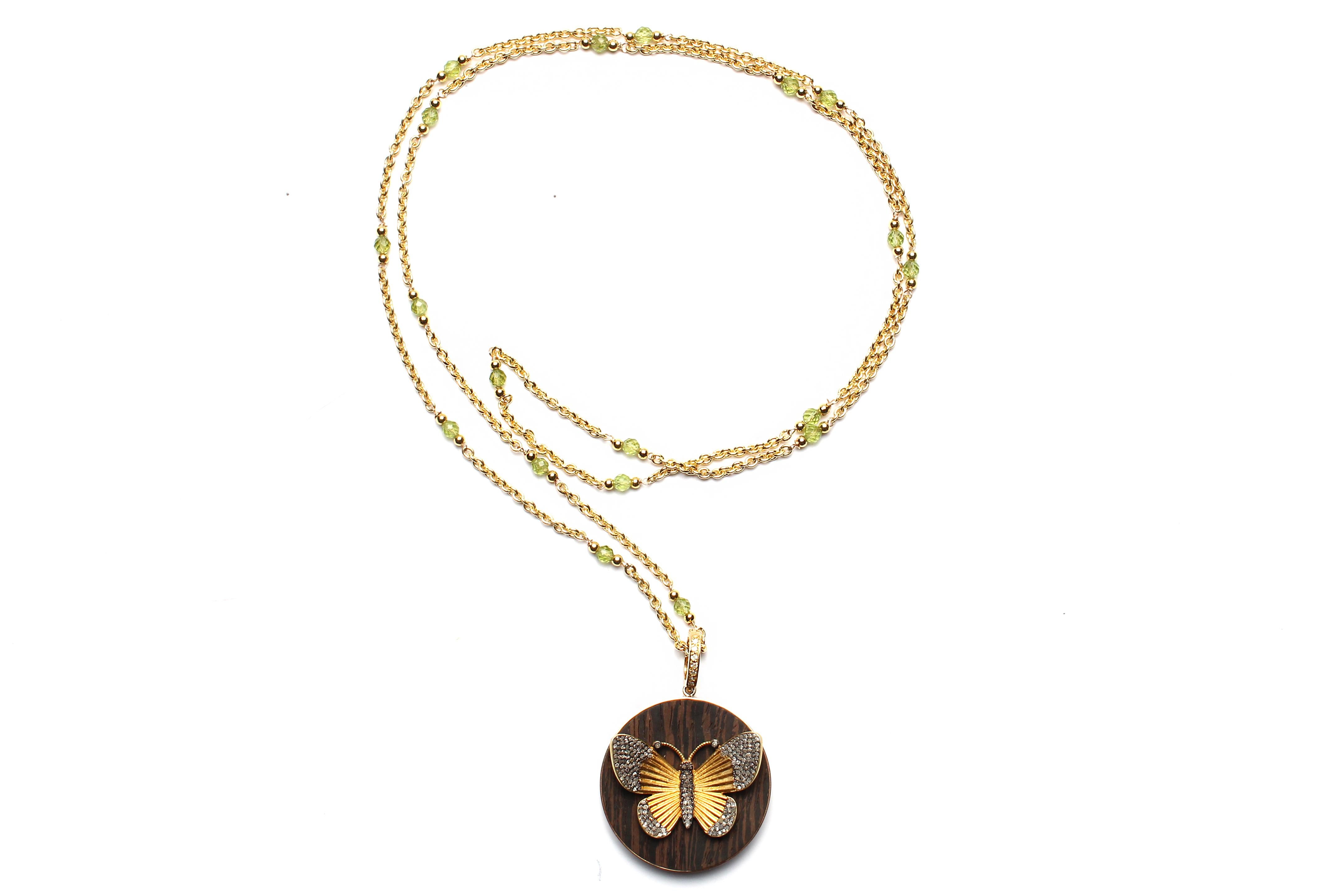 Clarissa Bronfman Collier Caracas en or 14 carats avec péridot et pendentif papillon en ébène Neuf - En vente à New York, NY
