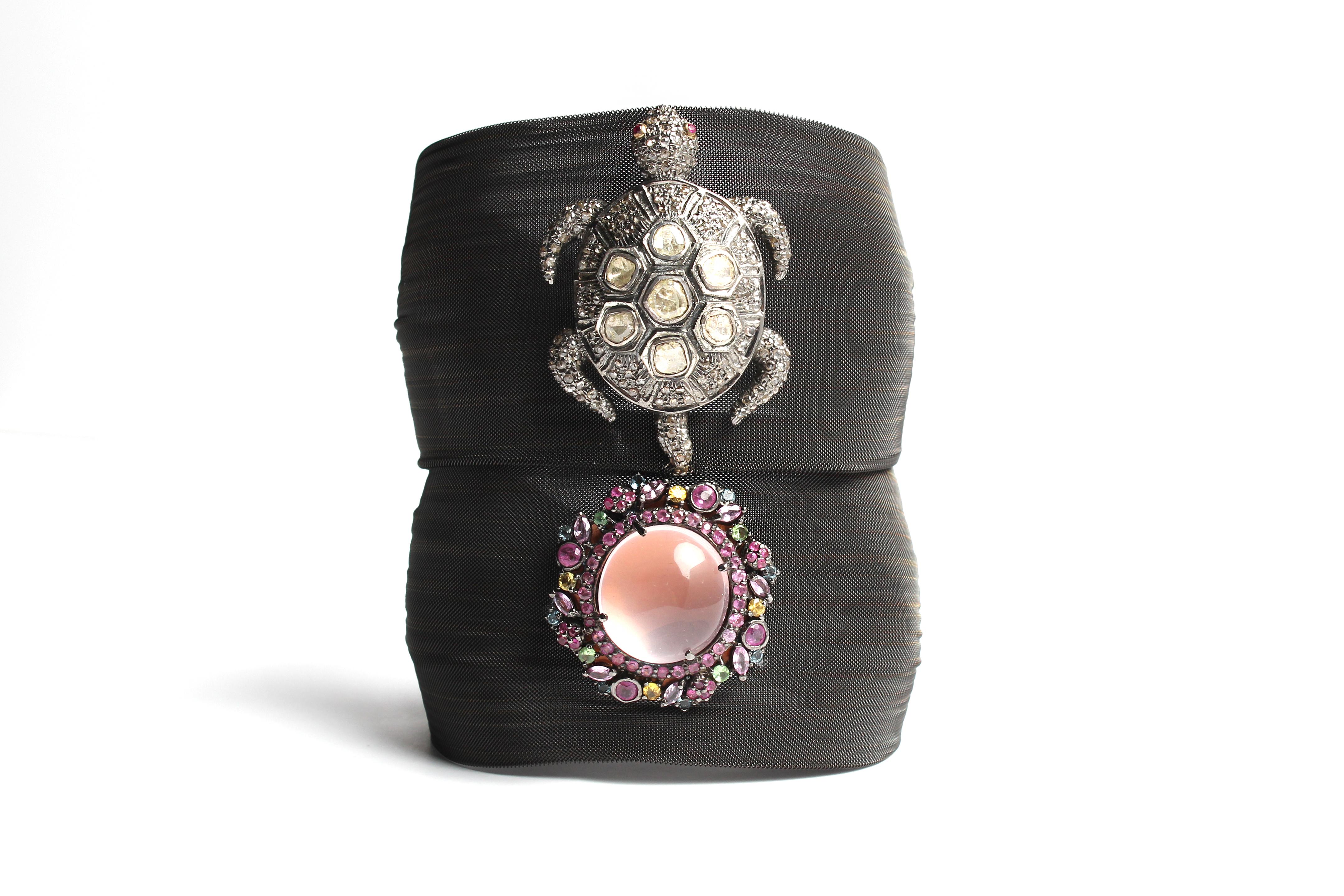 Clarissa Bronfman Bracelet tortue en maille d'argent anthracite, diamants taille rose et rubis en vente 2