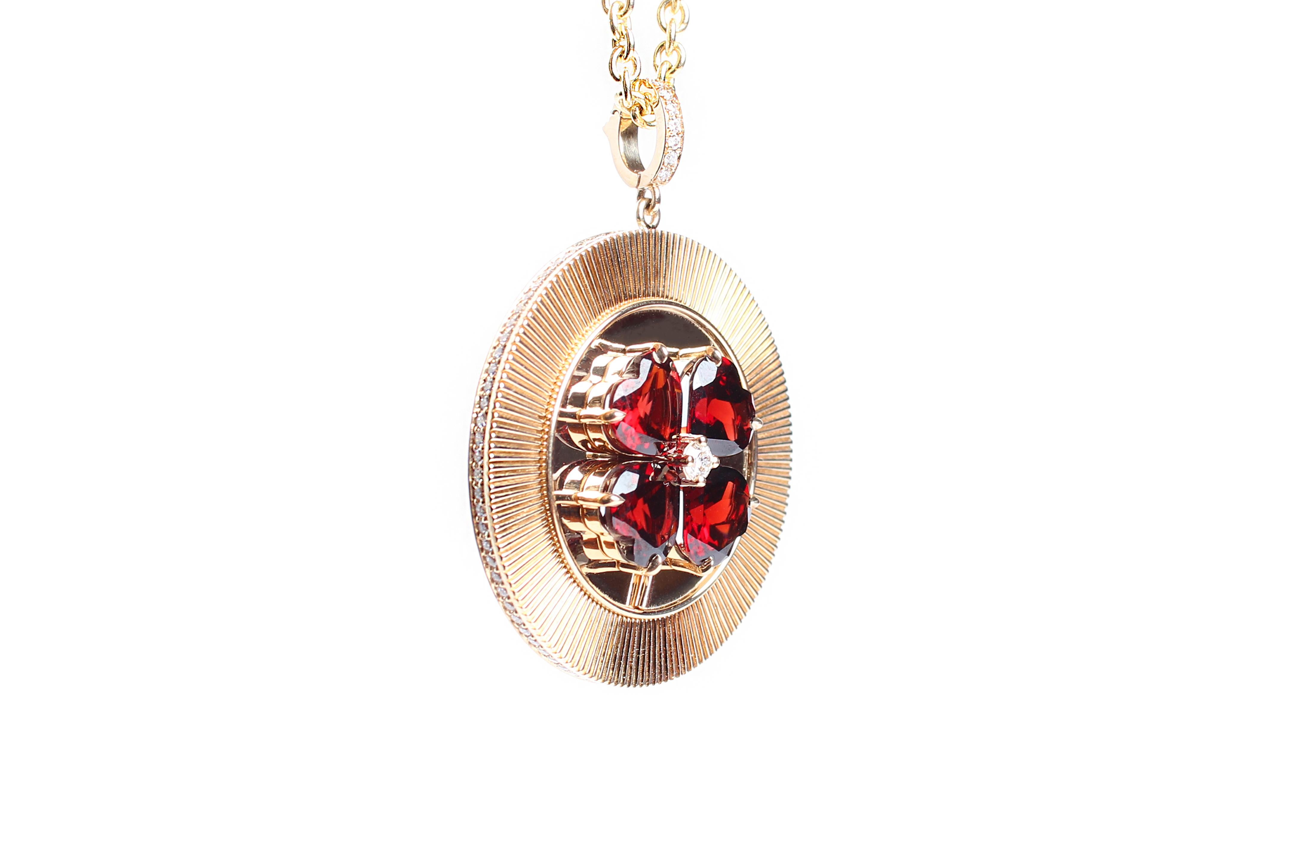 Clarissa Bronfman Clover Diamond 14kGold Medallion 18kGold Garnet Caracas Neckla In New Condition For Sale In New York, NY