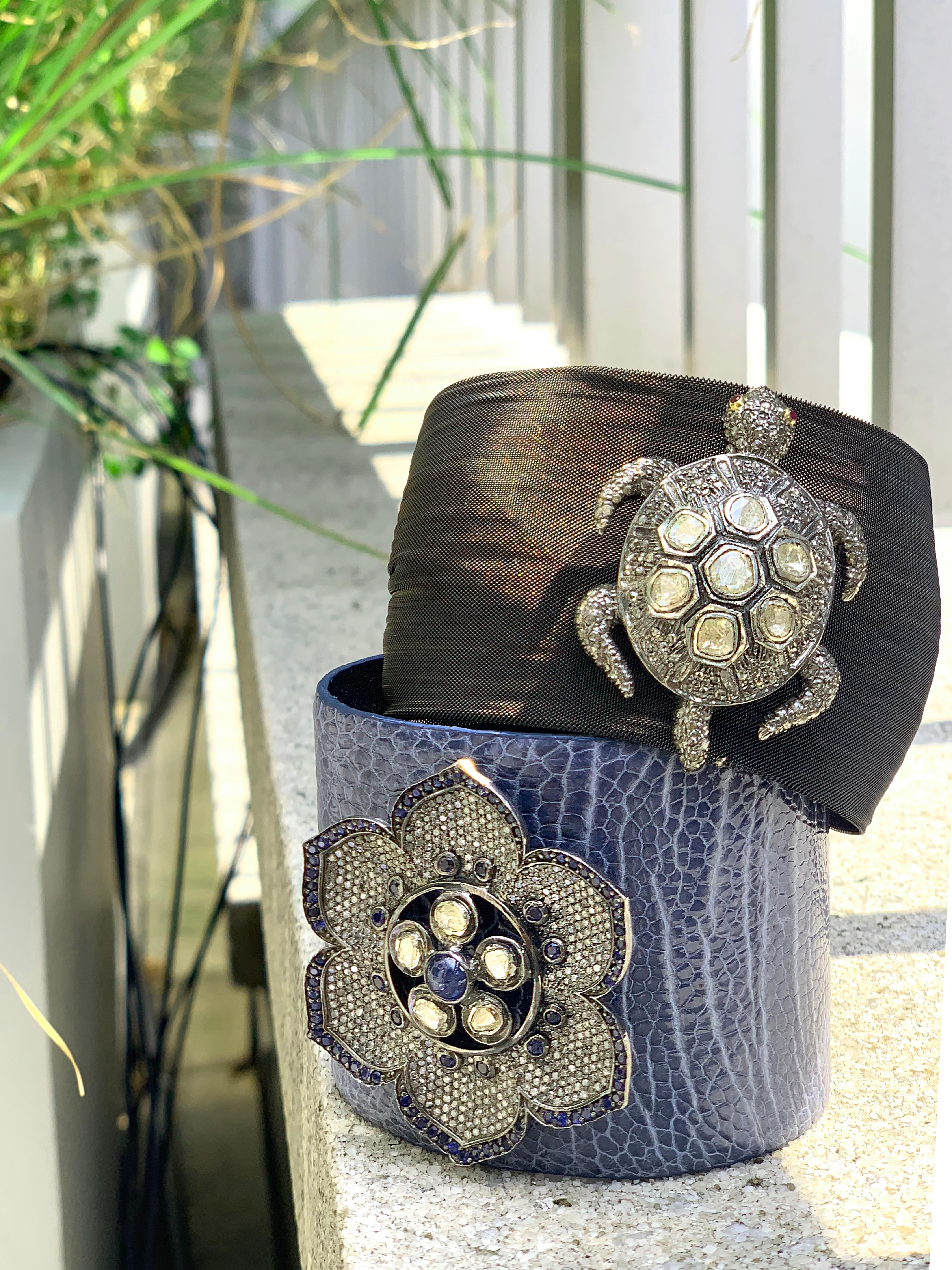 Clarissa Bronfman Bracelet tortue en maille d'argent anthracite, diamants taille rose et rubis en vente 6