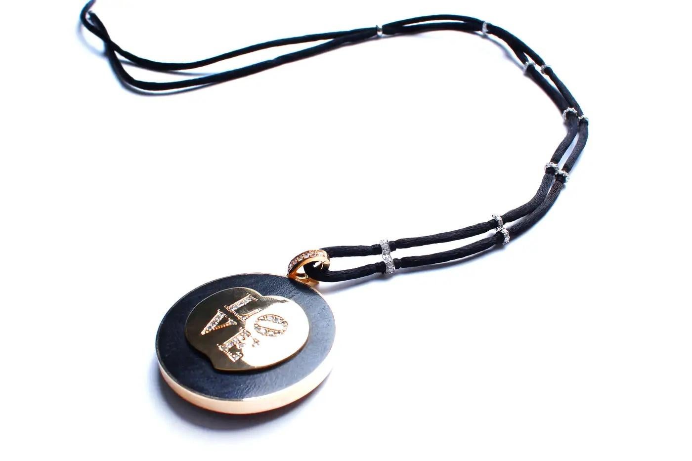 Taglio misto Clarissa Bronfman Diamante in oro 14K Ciondolo Amore in ebano Collana in oro nero Alonso in vendita