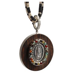 Clarissa Bronfman Ciondolo Santo in argento e ebano e Collana "Alonso" in argento nero