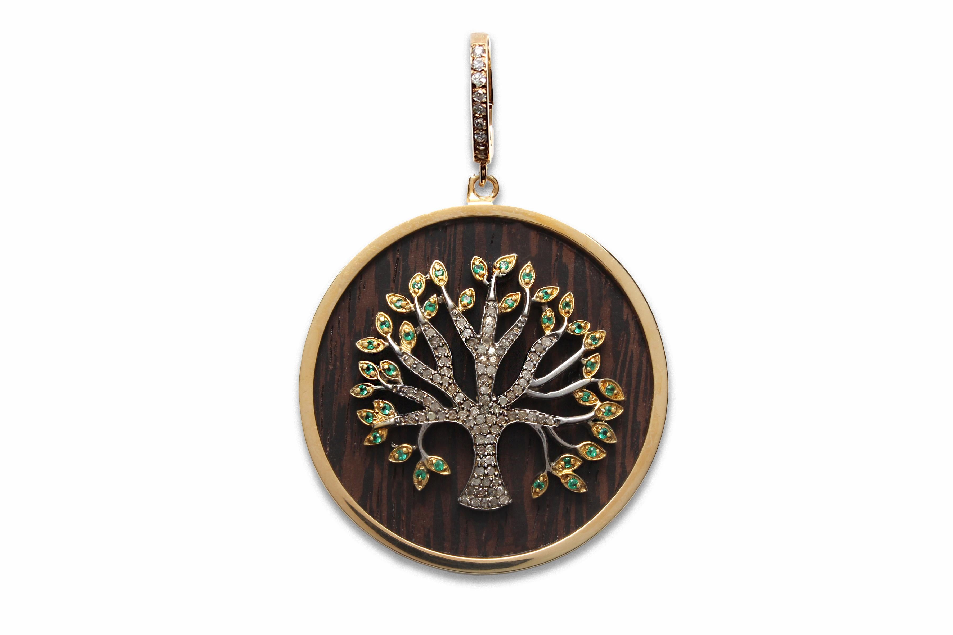 Signature Ebenholz Tree Of Life Anhänger besteht aus:
- Sterling Silber
- 1,65