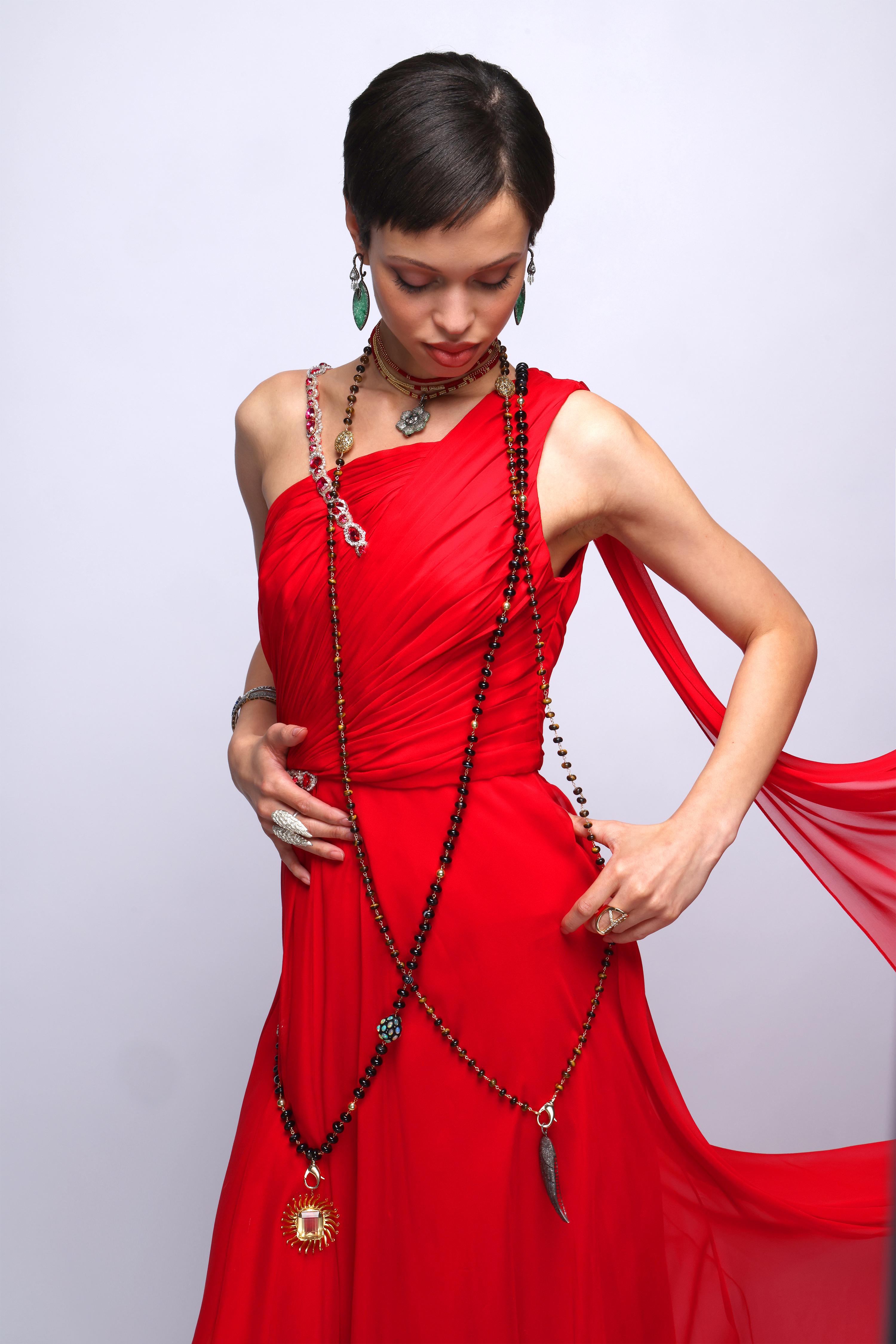 CLARISSA BRONFMAN Gold-Diamant-Tigerauge-Carmen-Halskette & Ebenholzbaum-Anhänger im Angebot 1