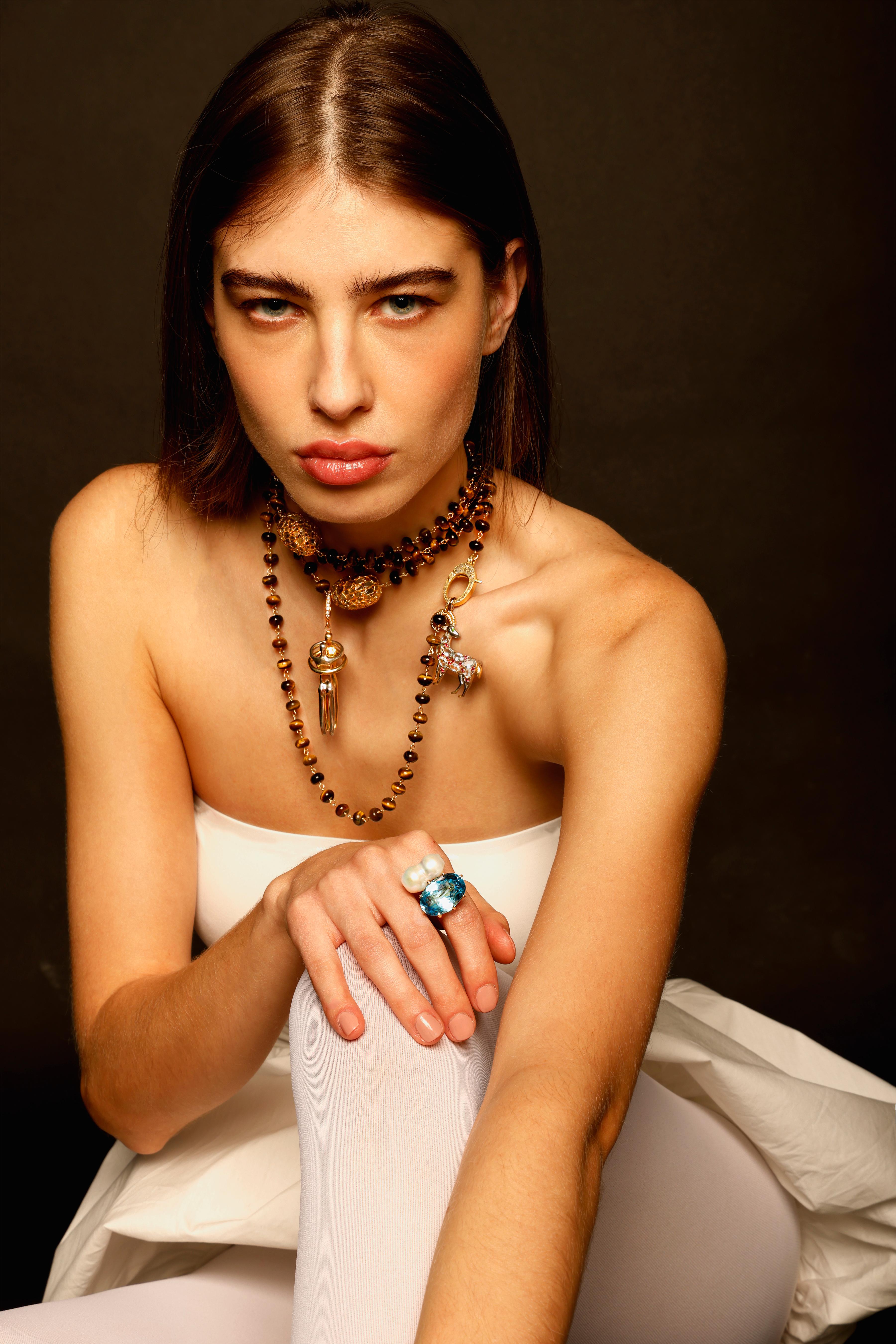 CLARISSA BRONFMAN Gold-Diamant-Tigerauge-Carmen-Halskette & Ebenholzbaum-Anhänger im Angebot 2