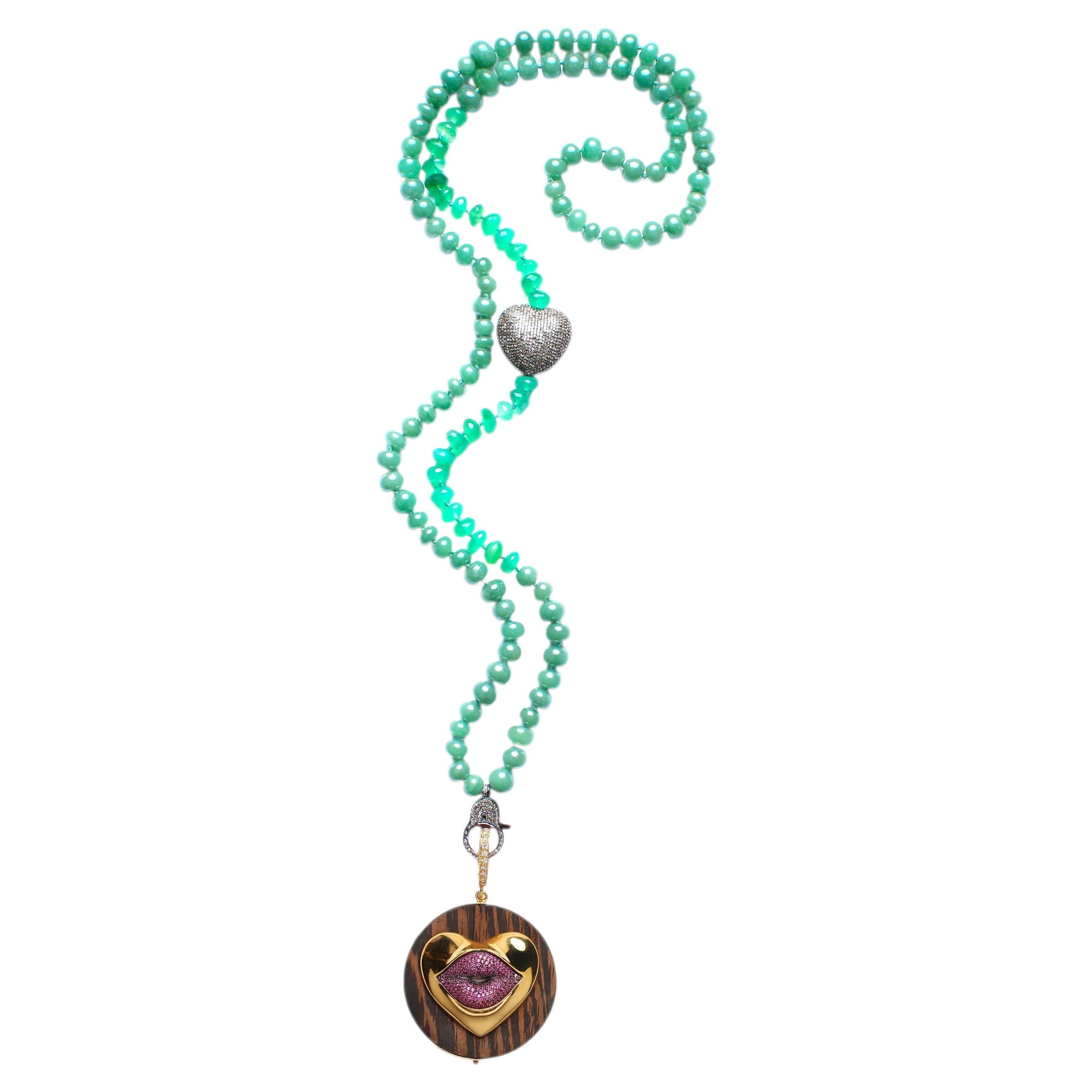 CLARISSA BRONFMAN Collier cœur en agate verte diamantée Pendentif lèvres saphir ébène