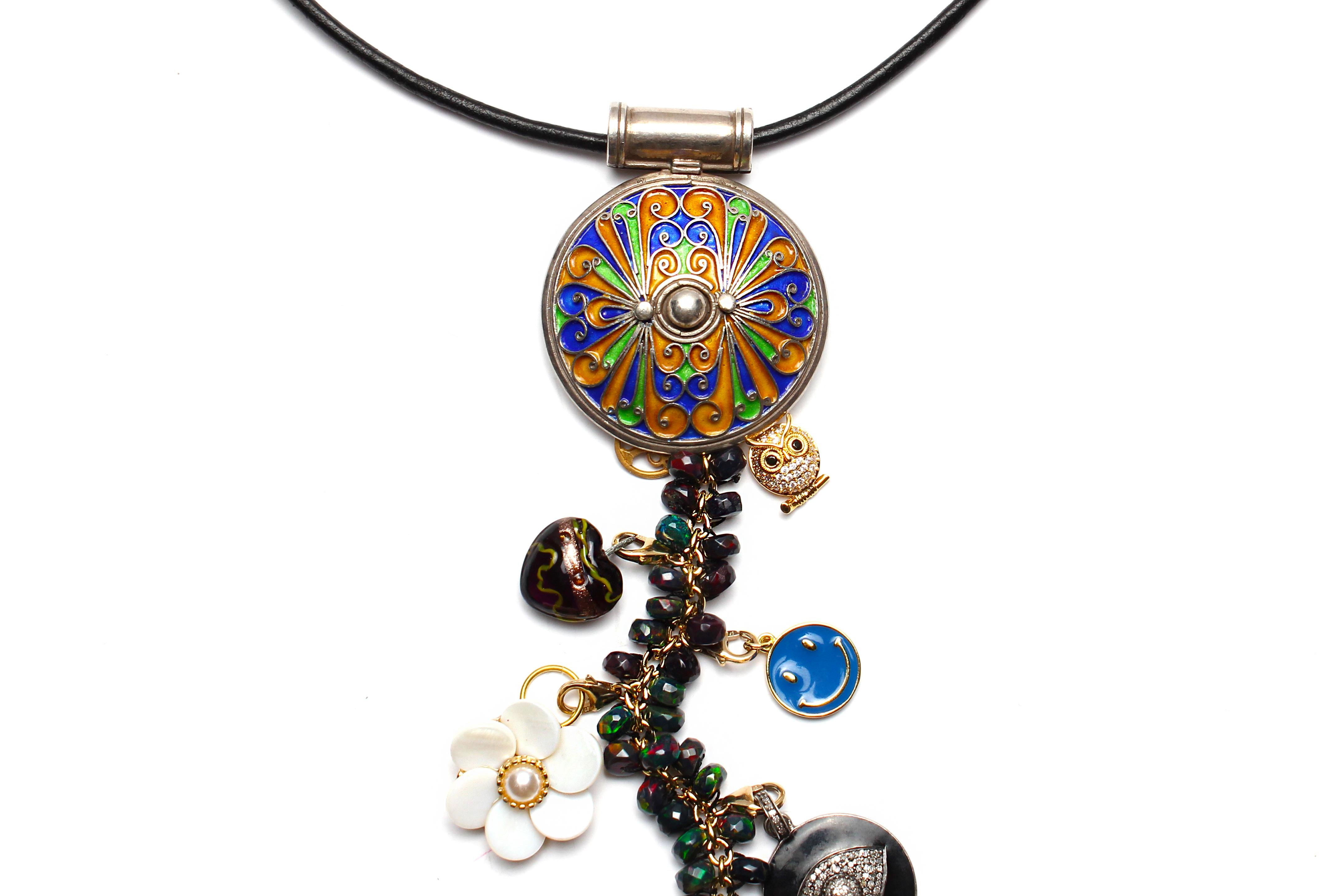 Contemporain Clarissa Bronfman, collier Hypnotic Maze Opale Diamant rubis Signature Symbol Tree en vente
