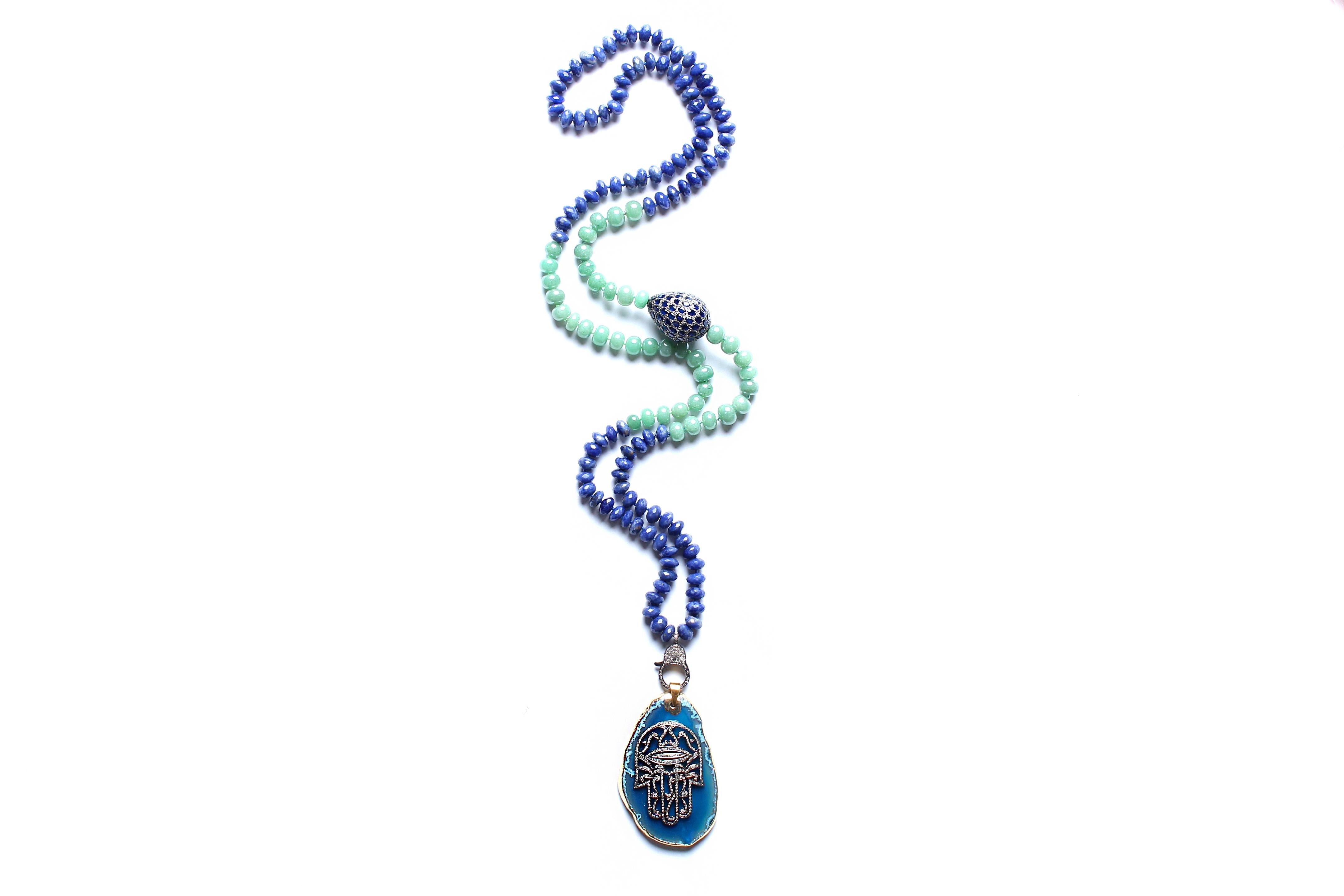 CLARISSA BRONFMAN Hamsa-Halskette mit Perlen, Lapislazuli, Achat, Saphir und Diamant (Gemischter Schliff) im Angebot