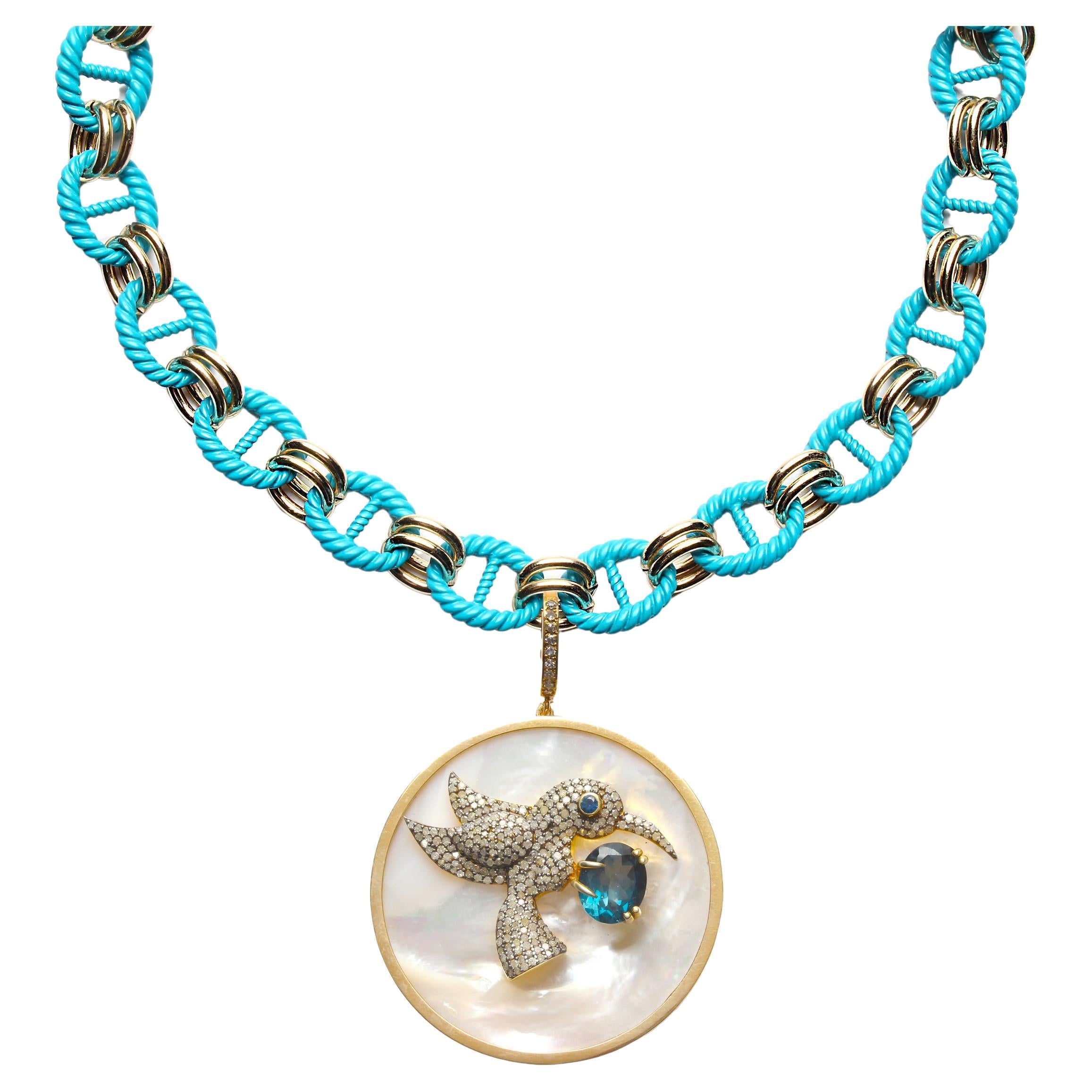 CLARISSA BRONFMAN Pendentif oiseau en nacre, topaze et diamant et chaîne bleue à 2 maillons