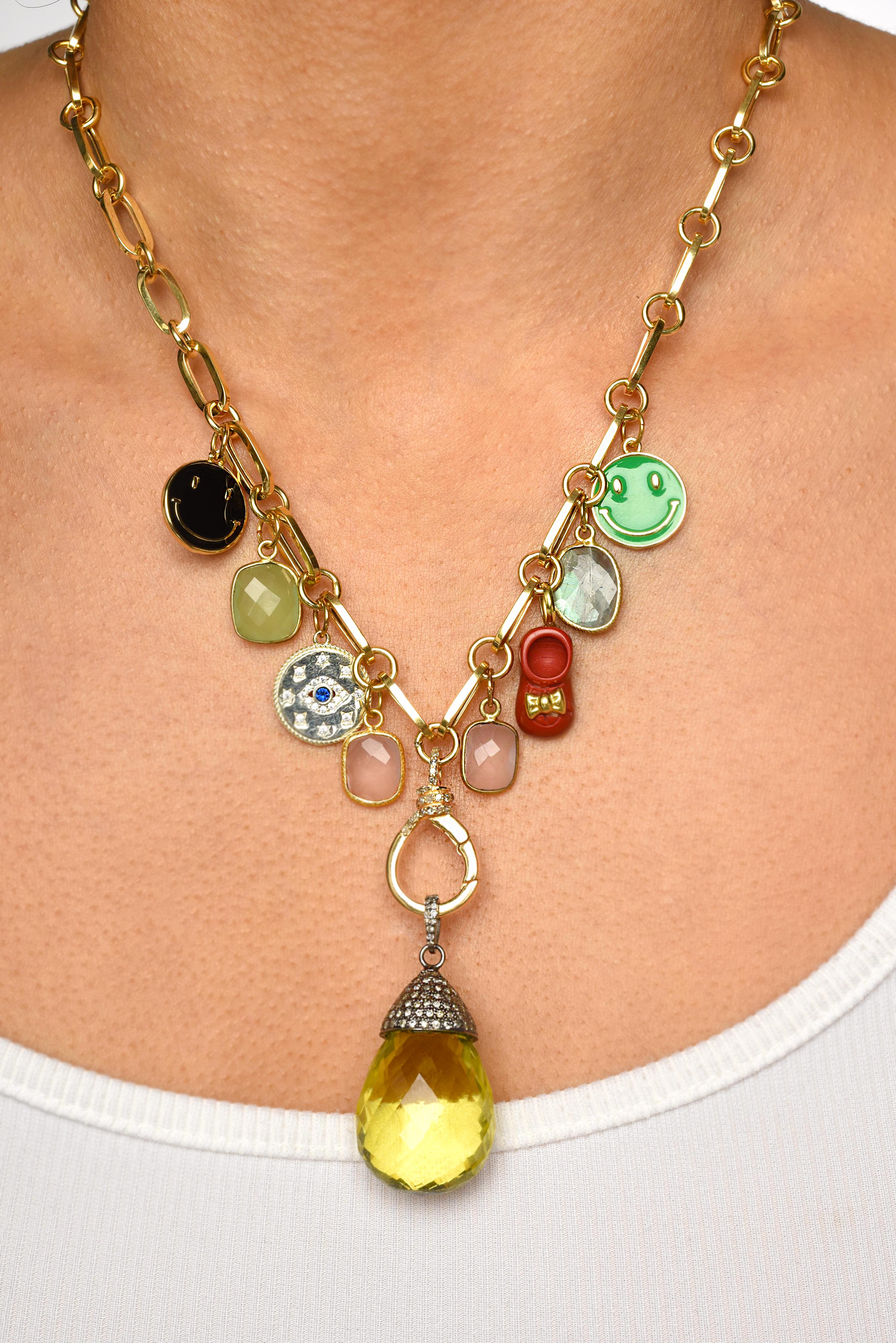 CLARISSA BRONFMAN Mehrfarbige Charm-Papier-Clip-Gold-Halskette mit Mondstein-Blume  im Zustand „Neu“ im Angebot in New York, NY