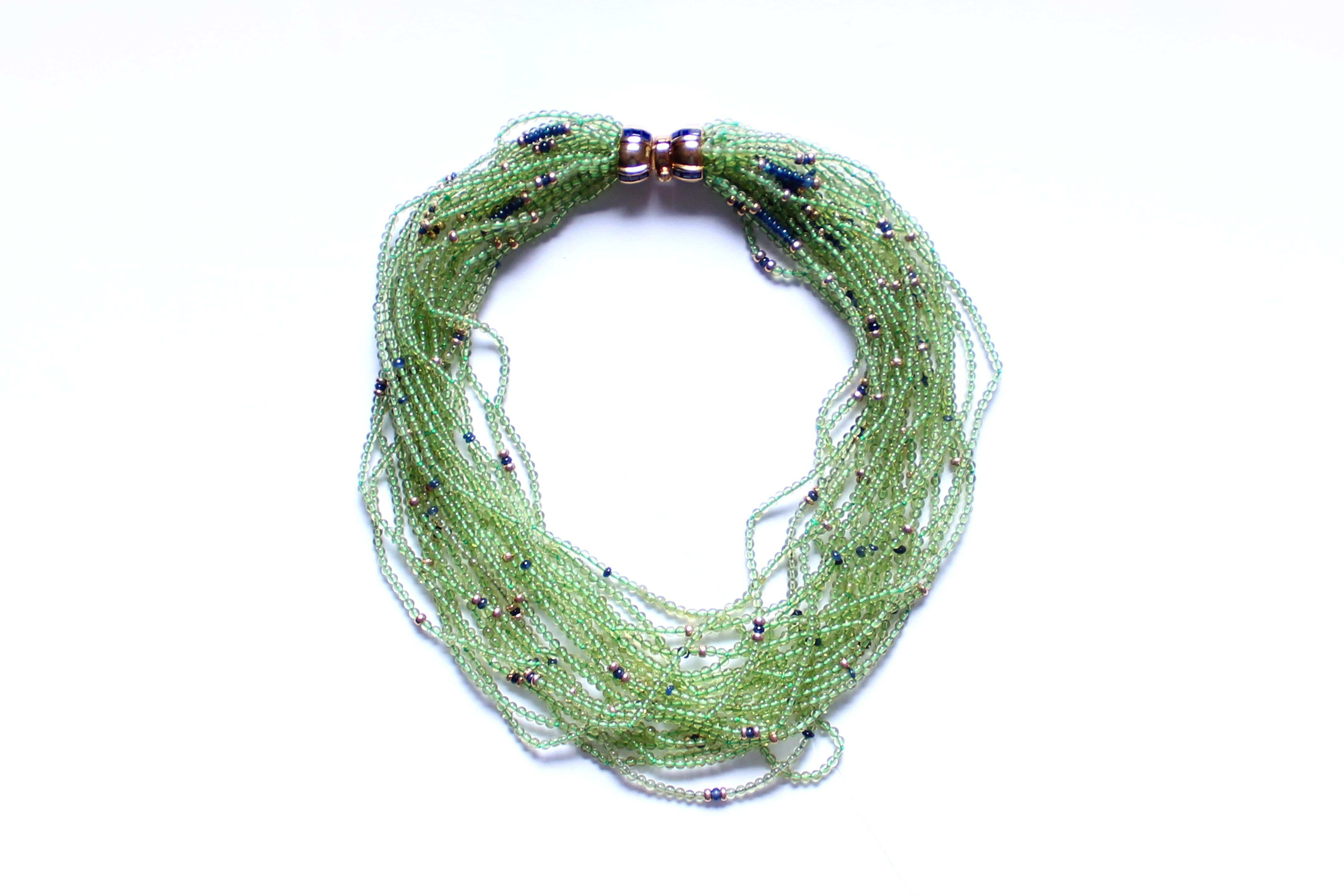 Taglio misto Clarissa Bronfman - Collana di perline con peridoto e lapis in oro 14k e zaffiro in vendita
