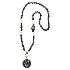 Clarissa Bronfman, collier perlé d'onyx, de diamants, d'ébène et de rubis Hamsa