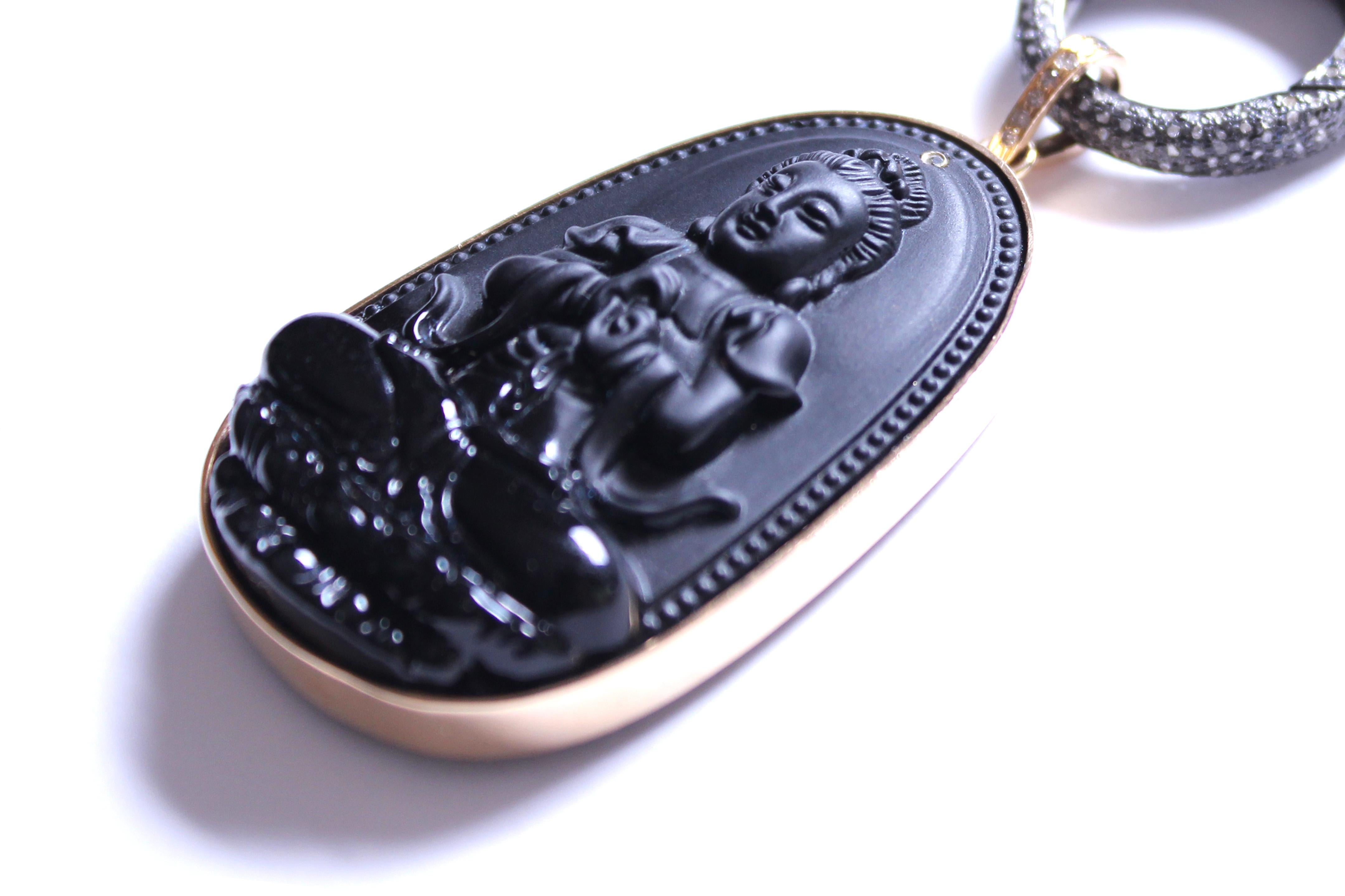 CLARISSA BRONFMAN Collana asimmetrica in oro con quarzo e rubino e Buddha vulcanico In condizioni Nuovo in vendita a New York, NY