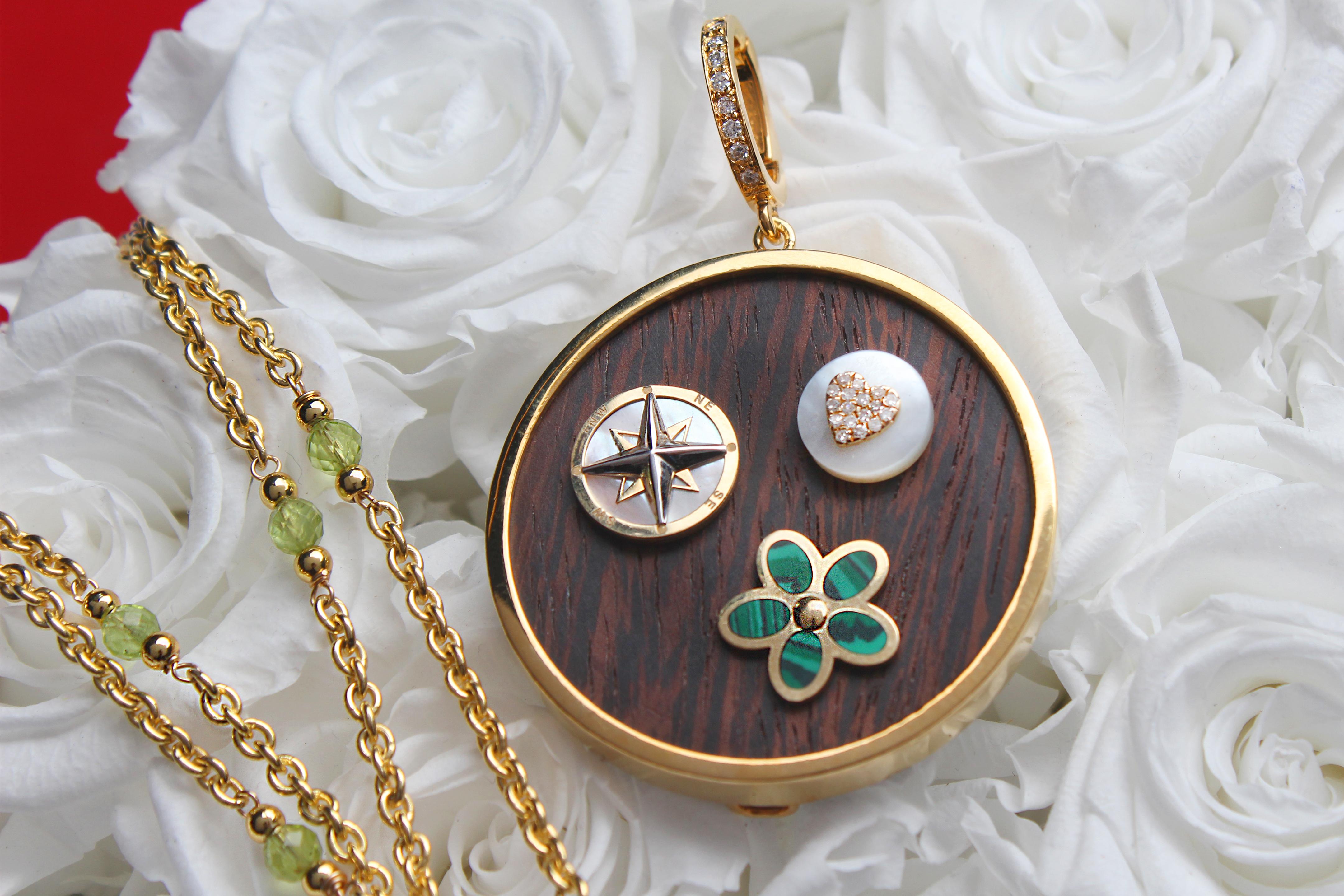 Contemporain ClariSSA BRONFMAN Pendentif Rosary & 3 breloques en or, quartz, diamant et ébène malachite en vente