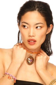 Clarissa Bronfman - Collier à chaîne en émail orange avec pendentif lèvres en saphir et cœur en ébène