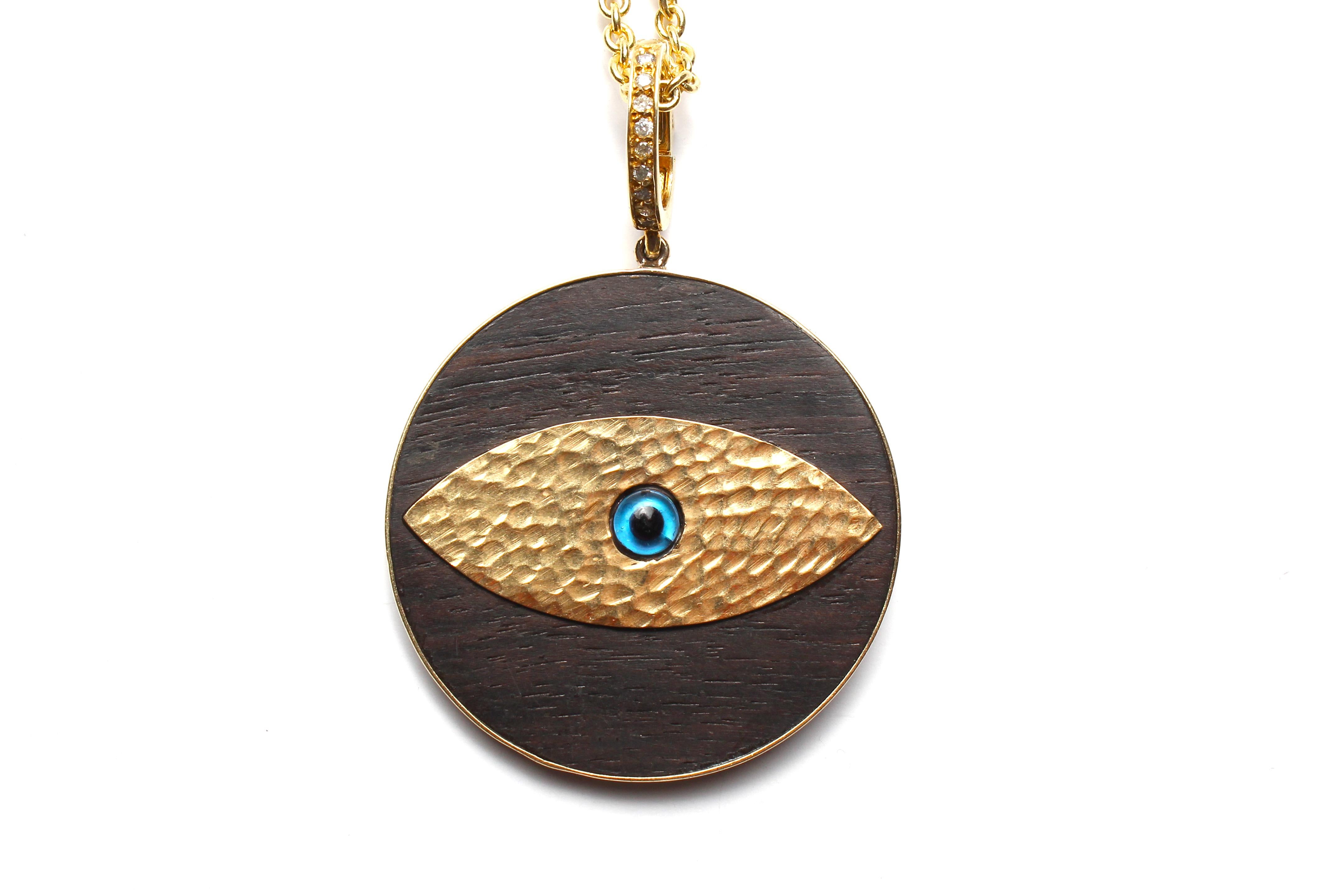 Contemporaneo Clarissa Bronfman - Ciondolo con occhio maligno in ebano e diamanti martellati in oro 14 ct. in vendita