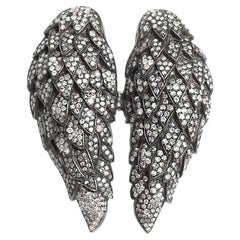 Anello "Ala d'angelo" con diamante firmato da Clarissa Bronfman