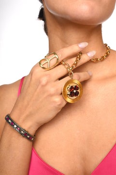 Anillo de la paz de diamantes en oro macizo de 14 quilates con la firma de Clarissa Bronfman