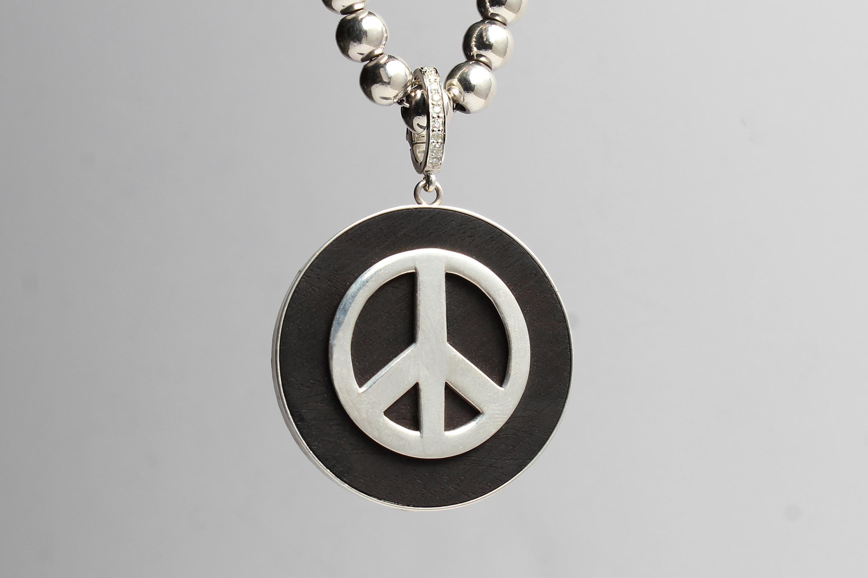 Contemporaneo Ciondolo firmato Clarissa Bronfman in argento Sterling Peace Ebony Diamond in vendita