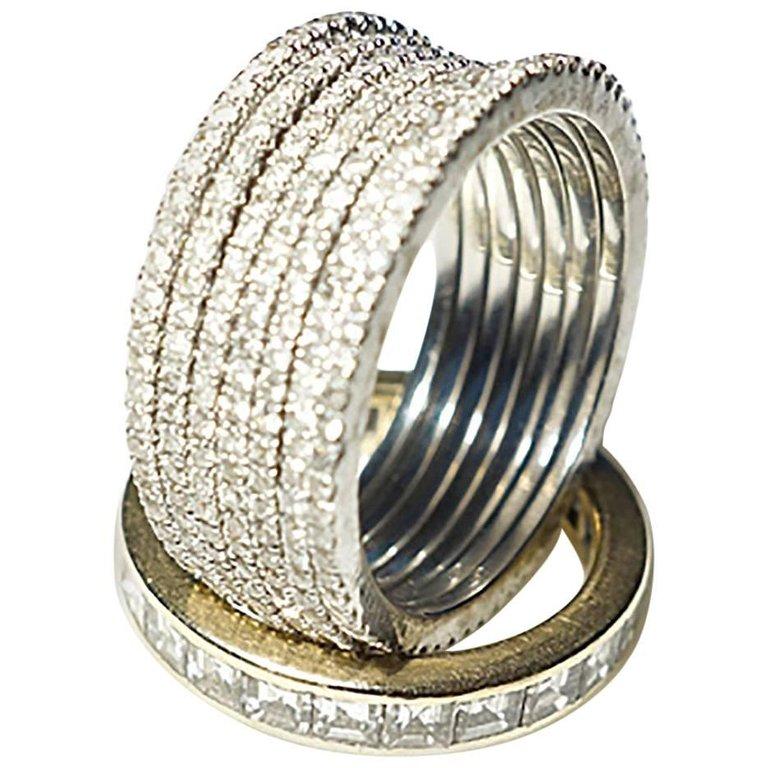 Taille brillant Clarissa Bronfman - Bagues empilables à diamant unique en vente