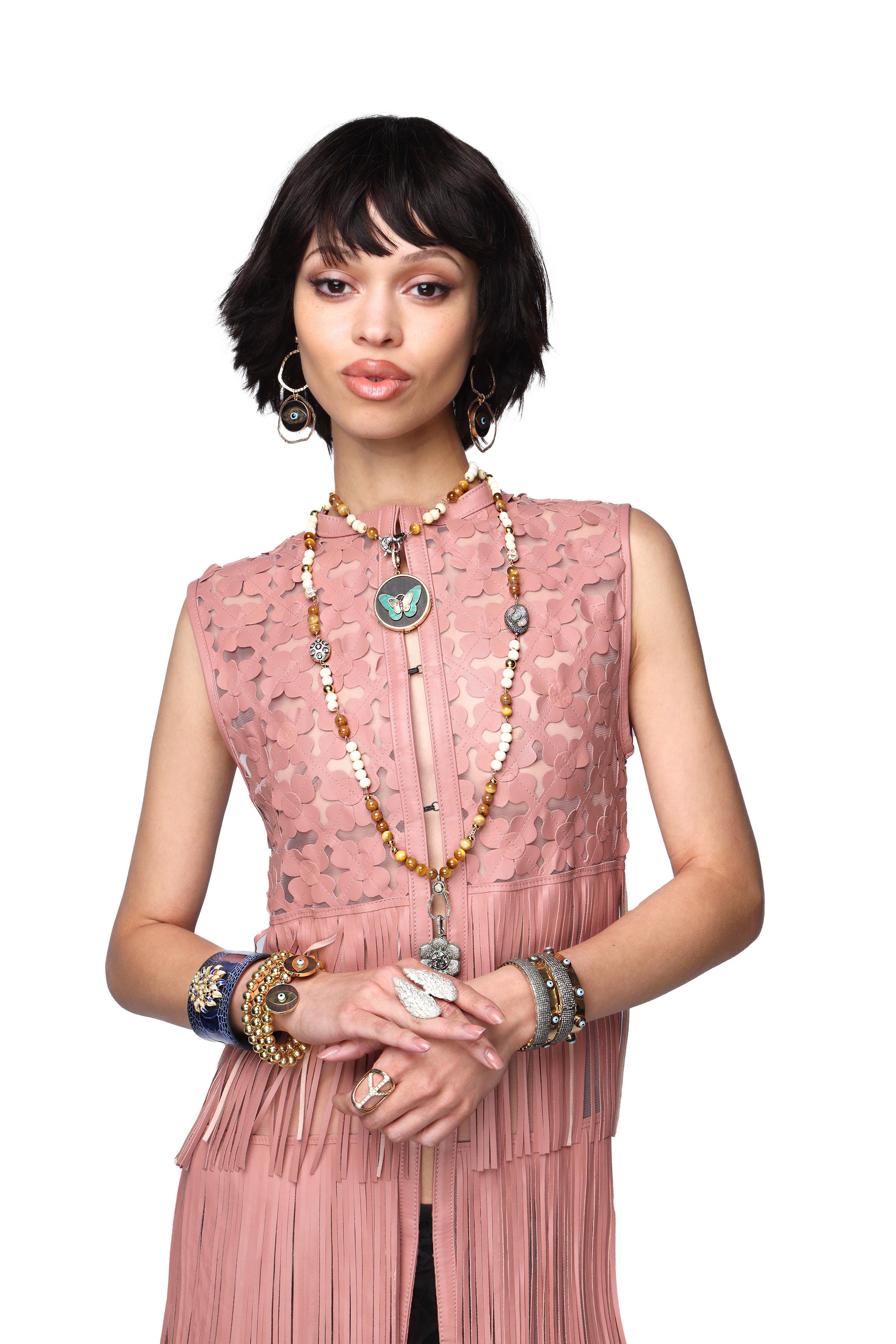 Taglio misto Clarissa Bronfman Occhio di Tigre Opale Onice Diamante Carmen Collana con nappina Hamsa Mano in vendita