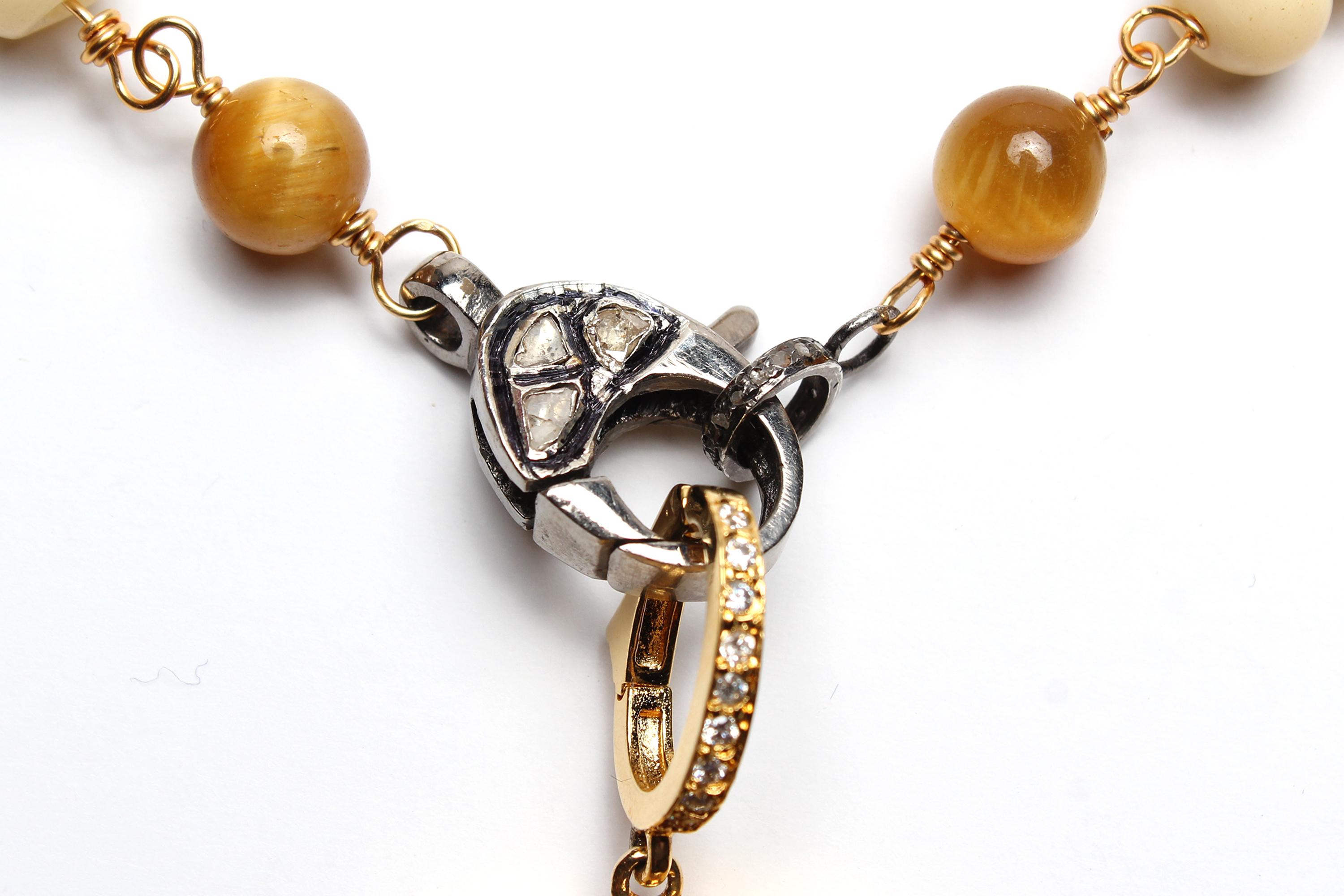 CLARISSA BRONFMAN - Collier Carmen en os de tigre avec diamants et fleur de paix en ébène en vente 3