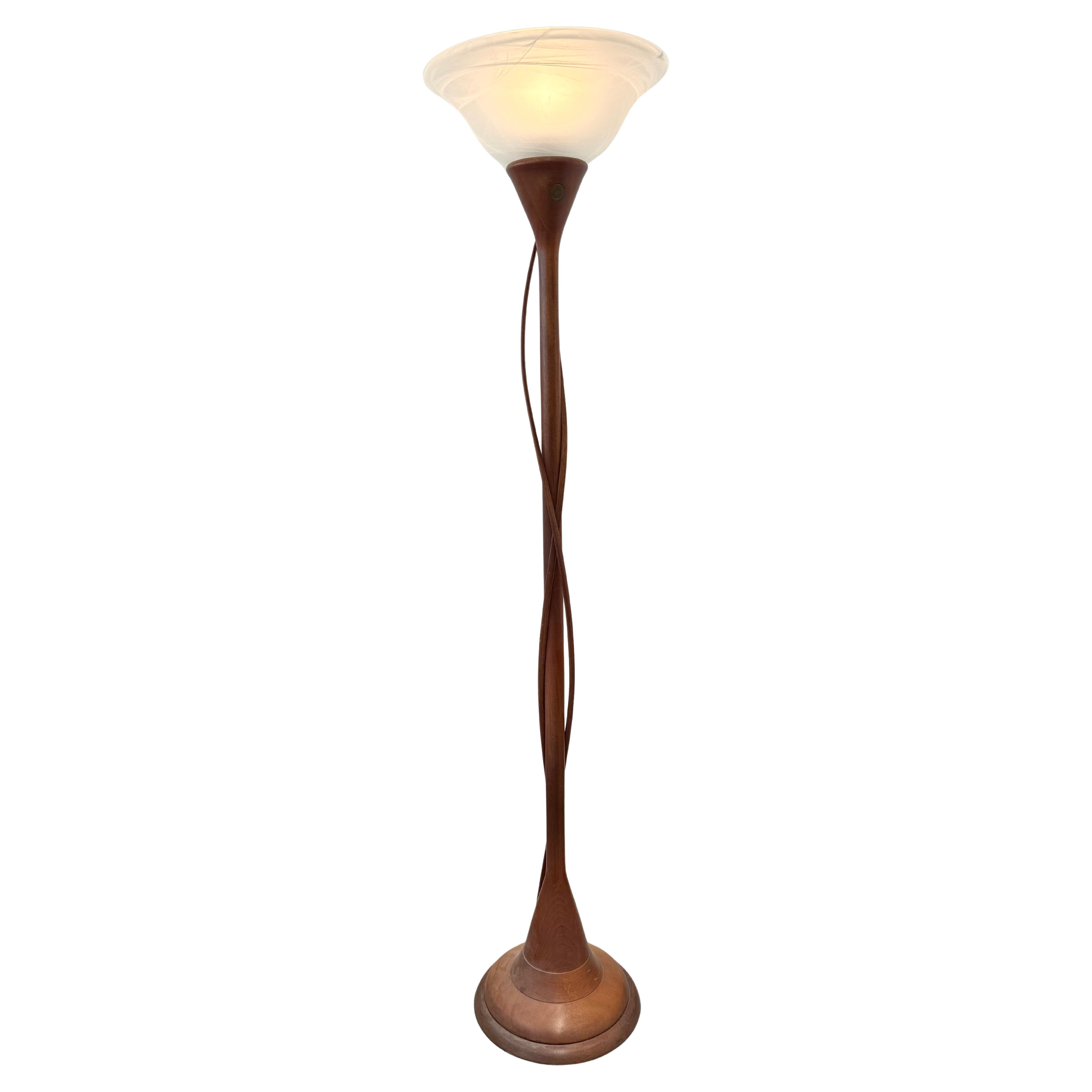 Clark Renfort Studios Geschnitzte Wood Wood Stehlampe mit zwei Ranken im Angebot