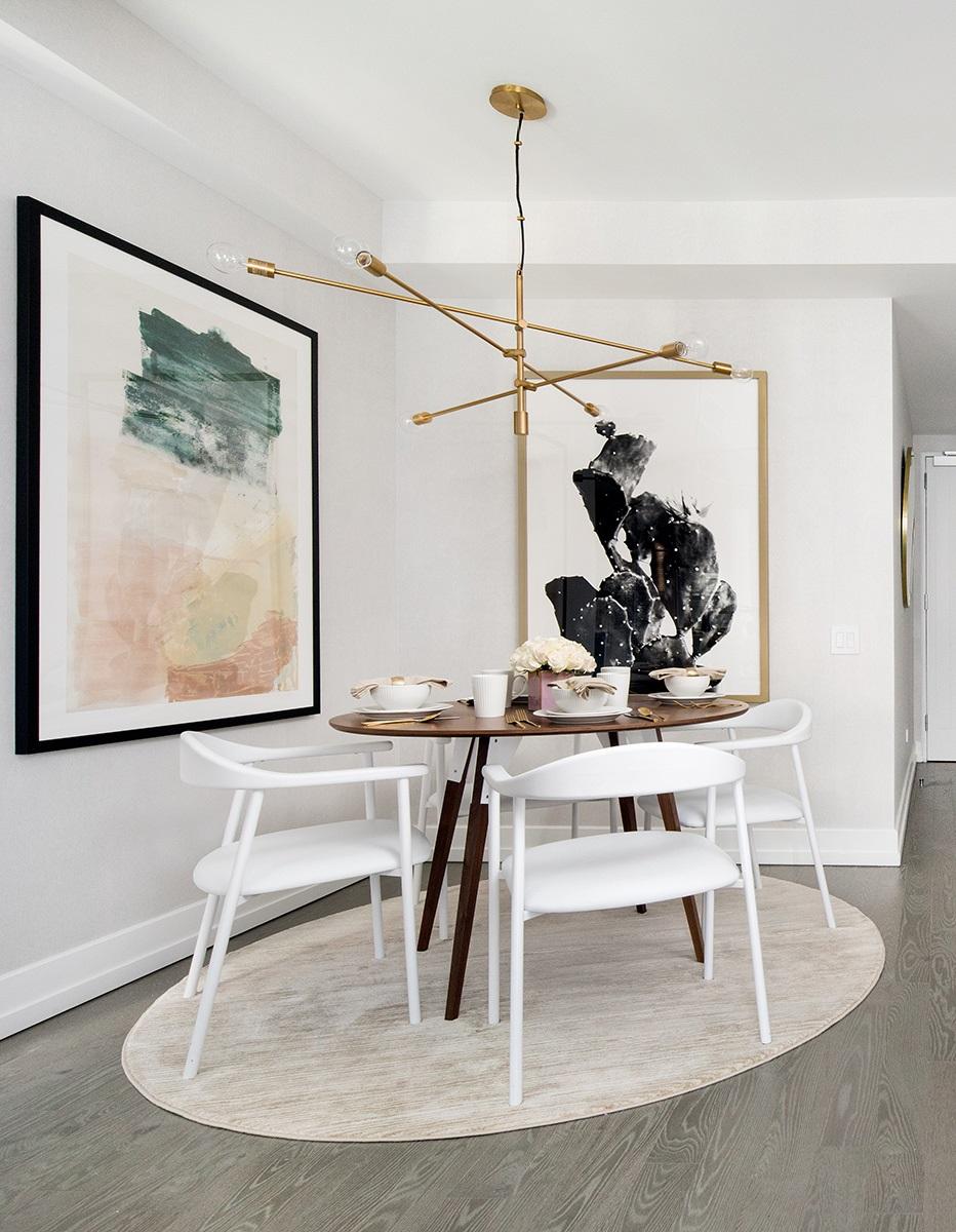 Américain Table ovale industrielle Clarke en noyer blanc en vente