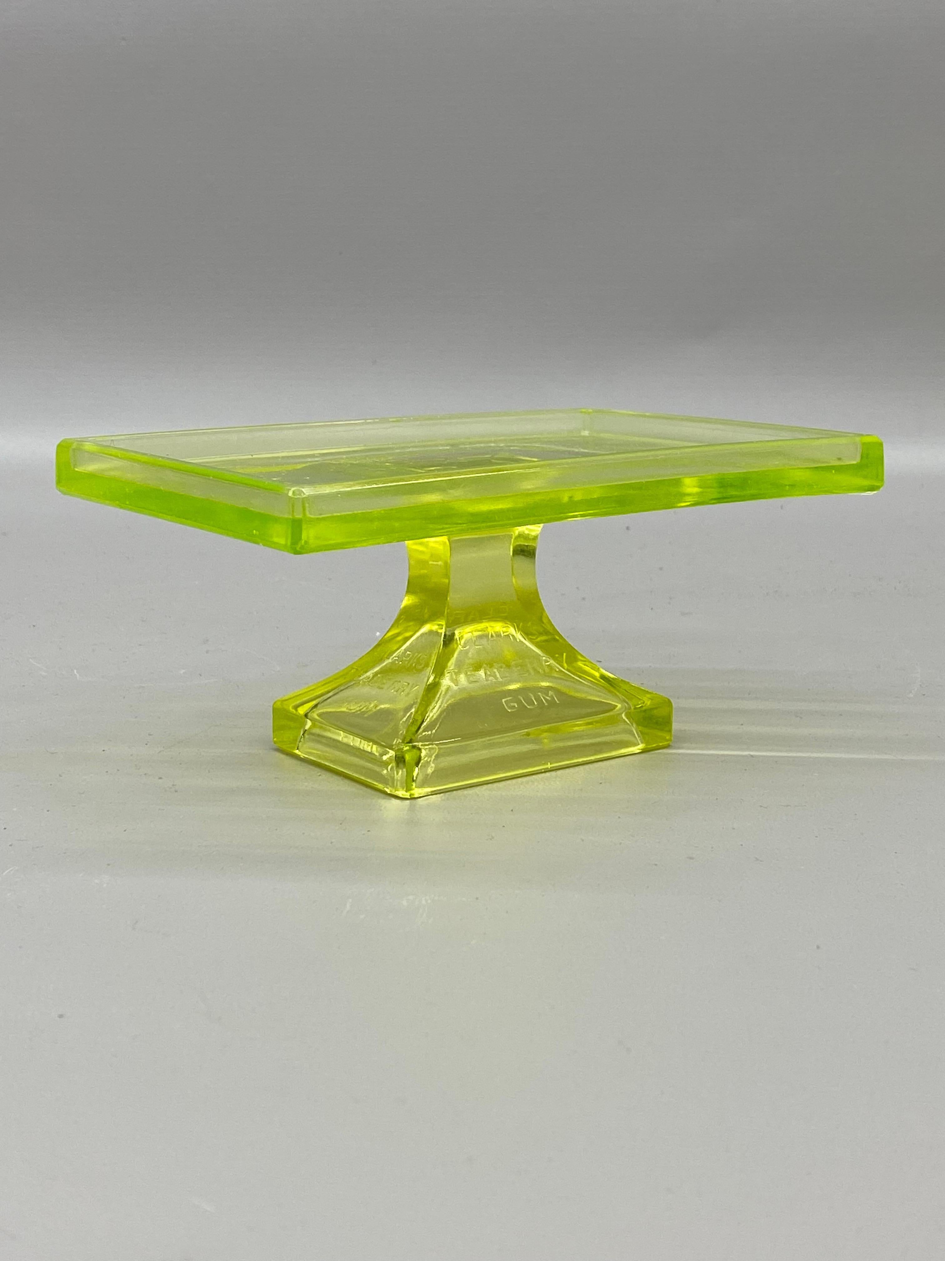 Expositor de cristal para tienda de chicles Clark's Teaberry Uranium principios del siglo XX